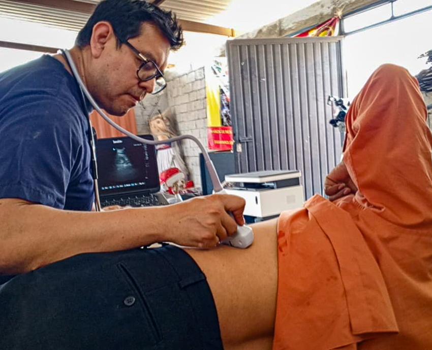 Suman esfuerzos para acercar servicios de salud a pueblos originarios de Cuexcomatitlán