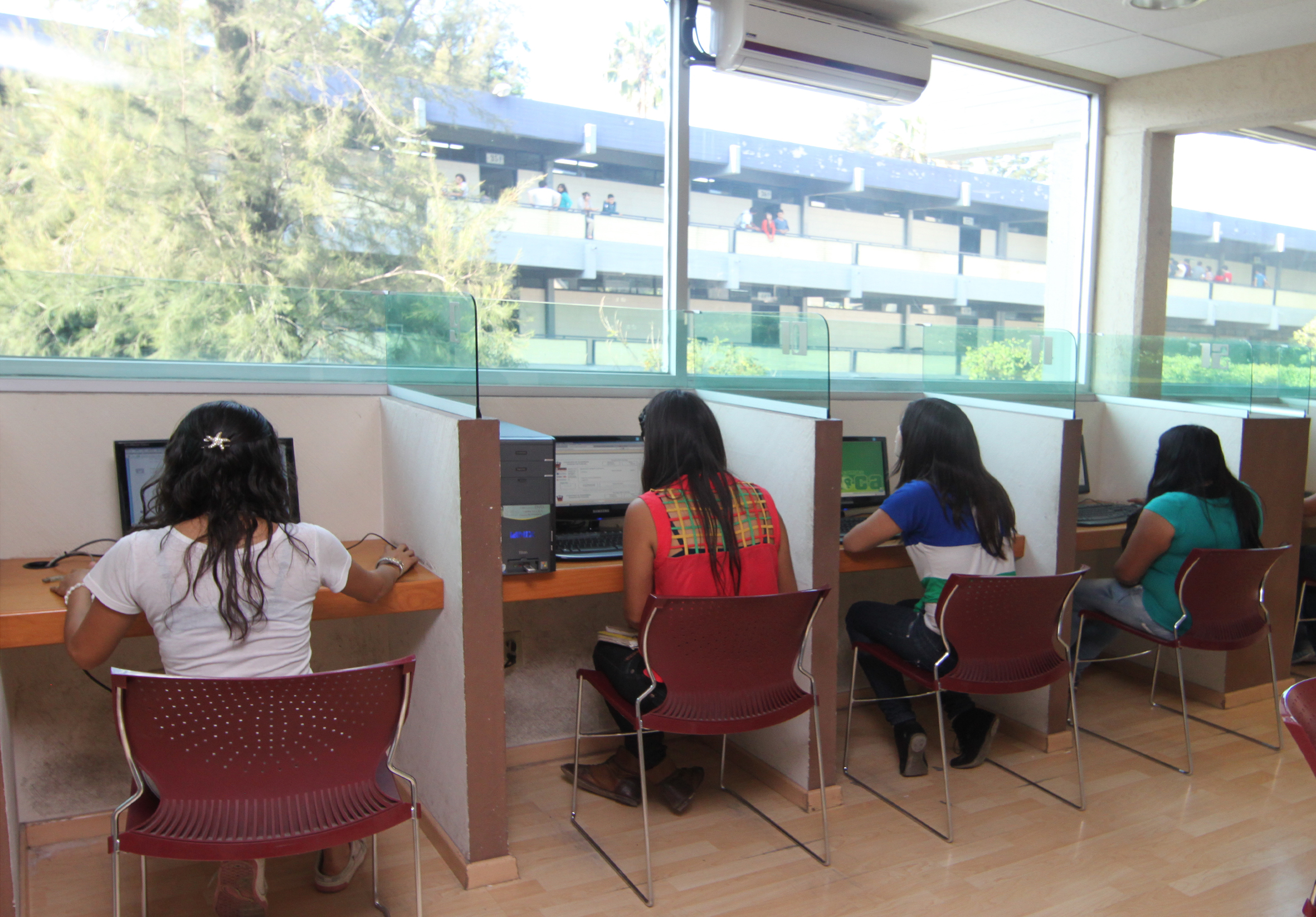 Estudiantes conectados a Internet 