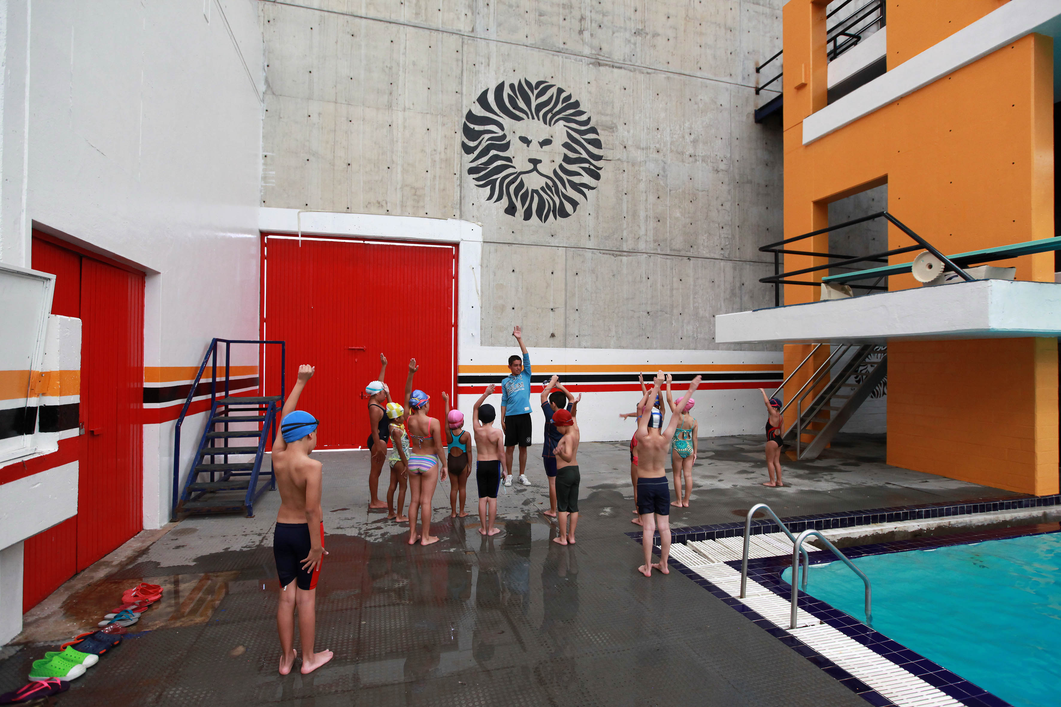 Instructores en la alberca olimpica