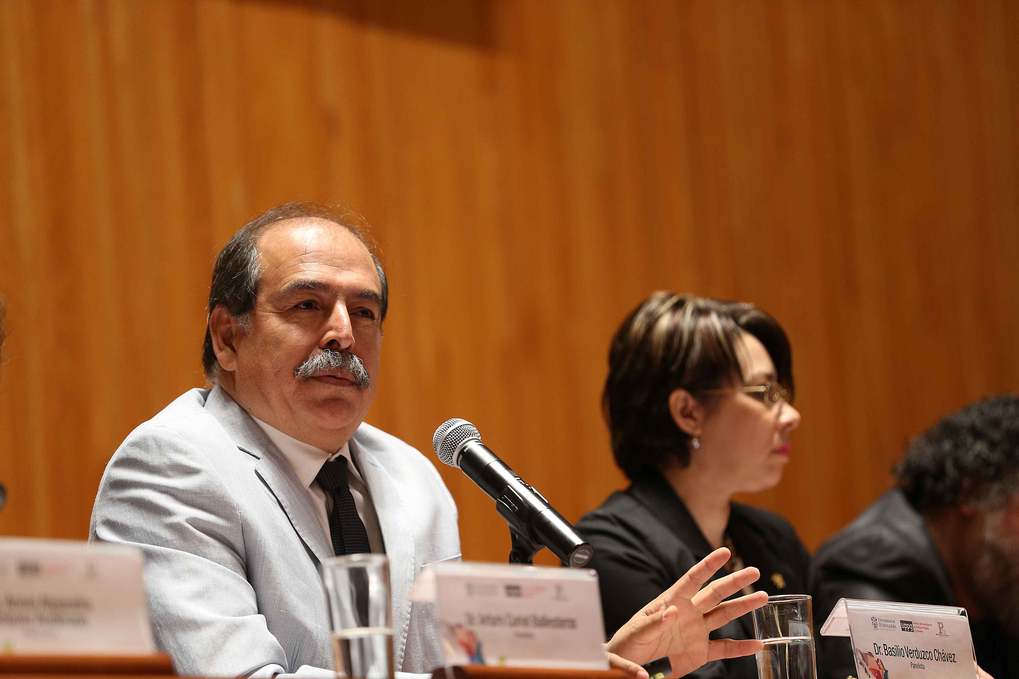 Dr. Basilio Verduzco Chavez haciendo uso de la palabra 