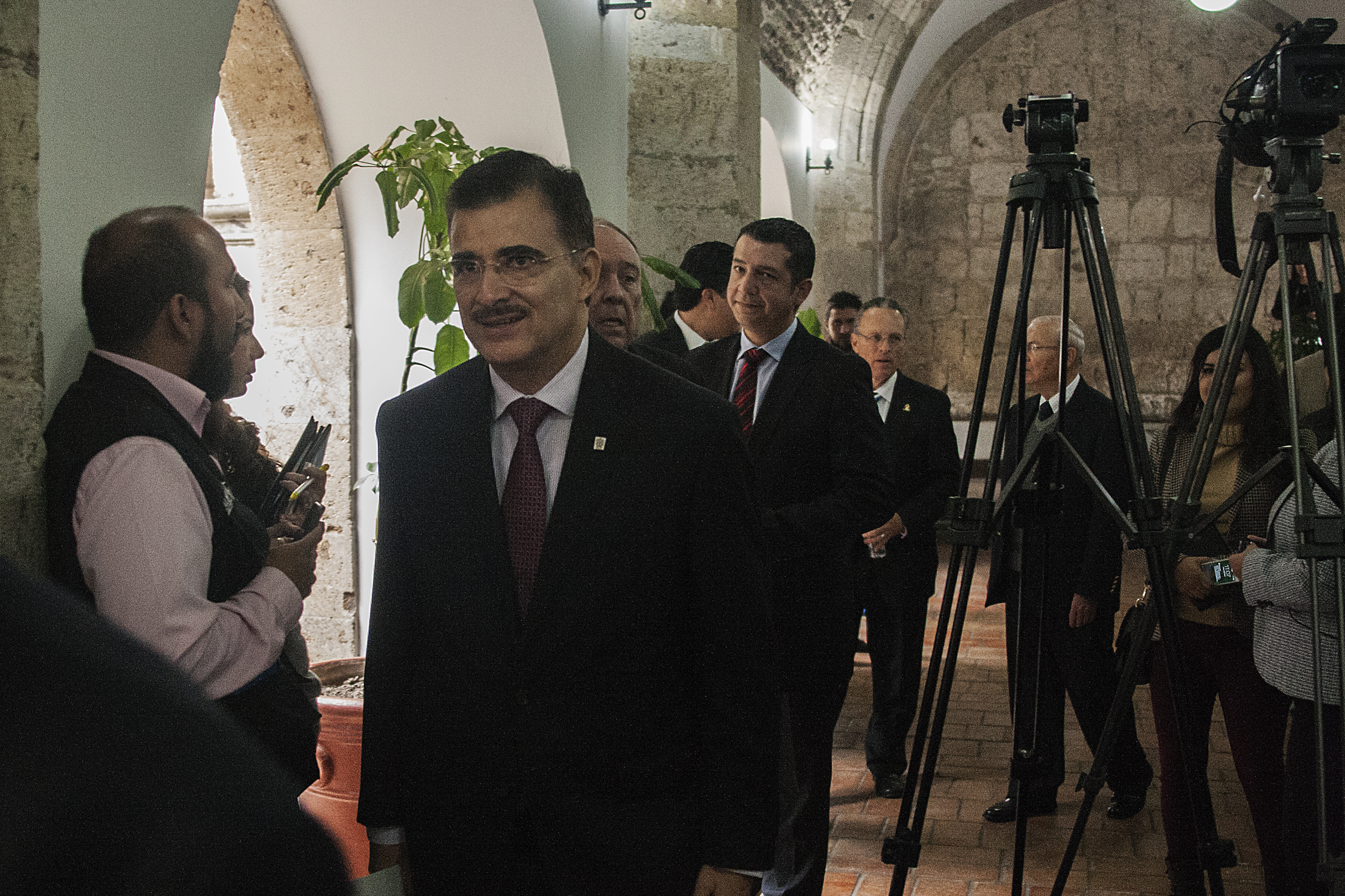 Itzcóatl Tonatiuh Bravo Padilla Rector de la Universidad de Guadalajara, en camino al evento