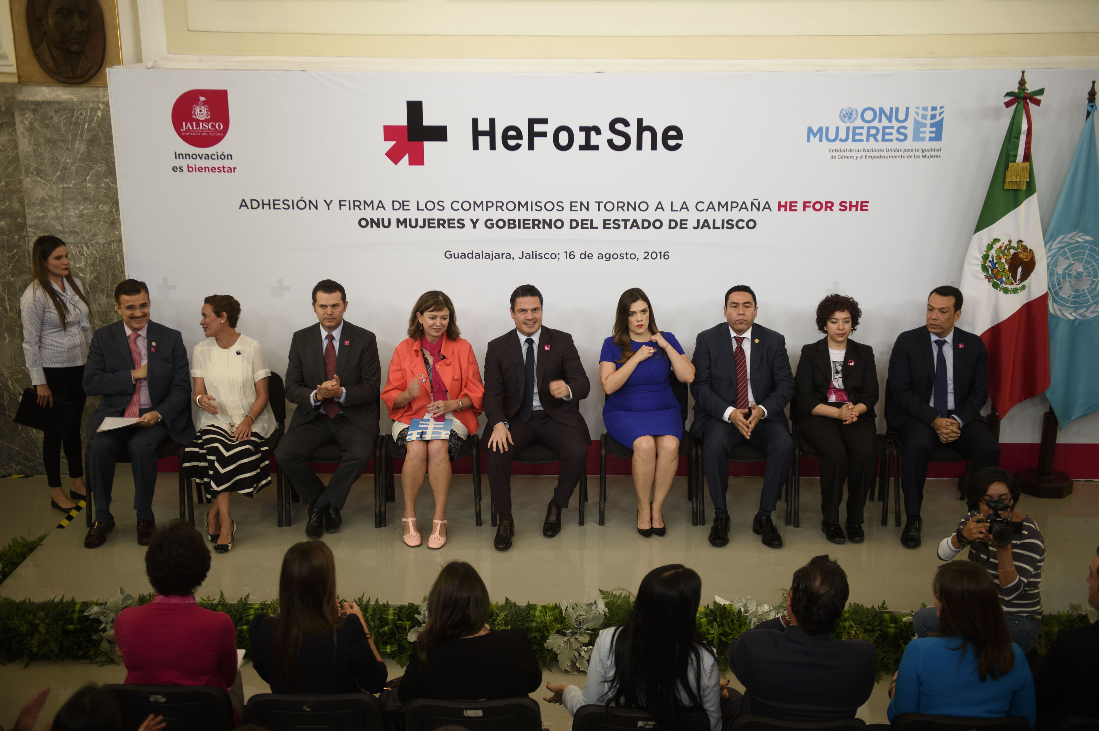 Autoridades responsables de la campaña "He for She", en conferencia