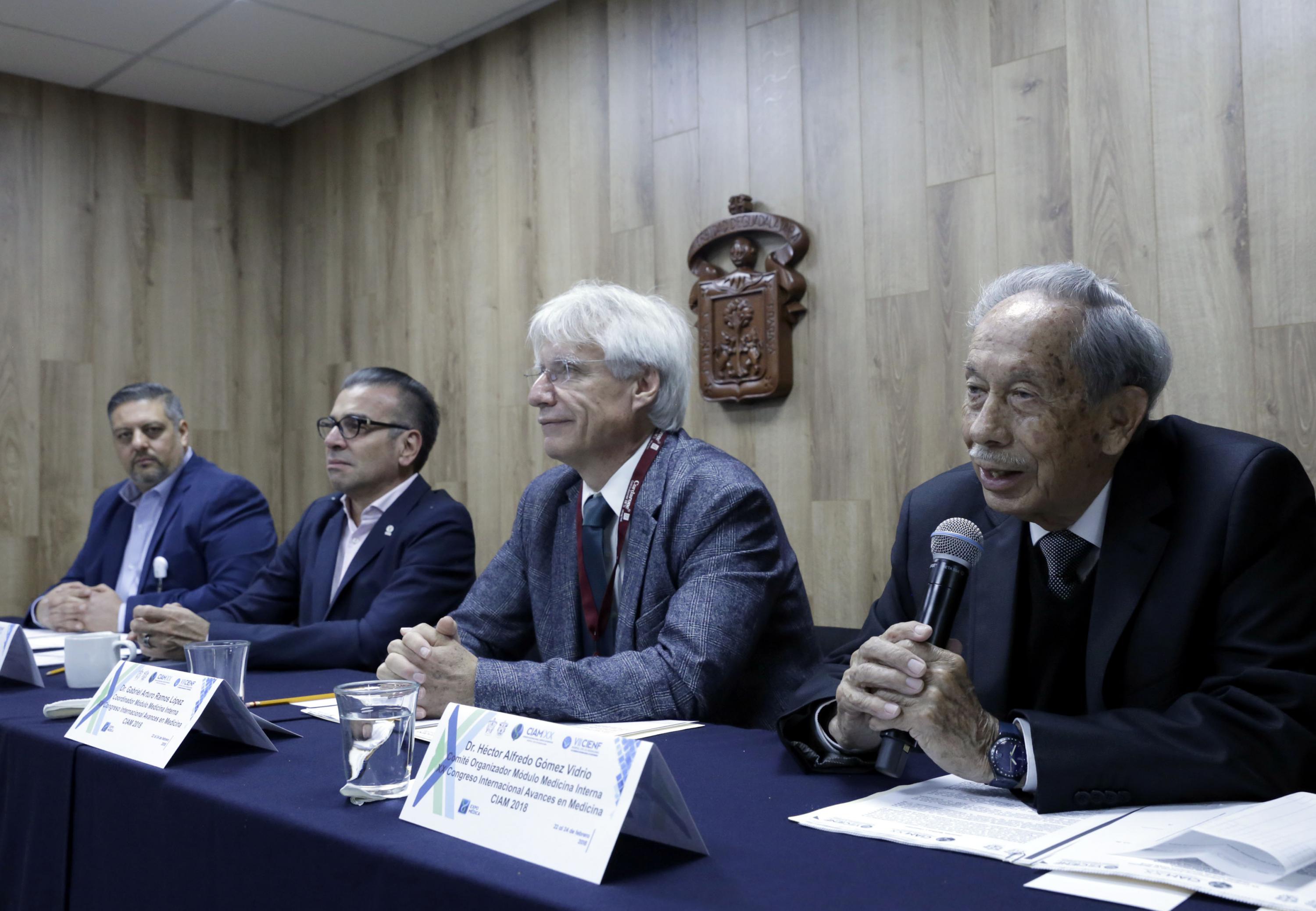 Escepticismo ante vacunas y abuso de antibióticos promueven la