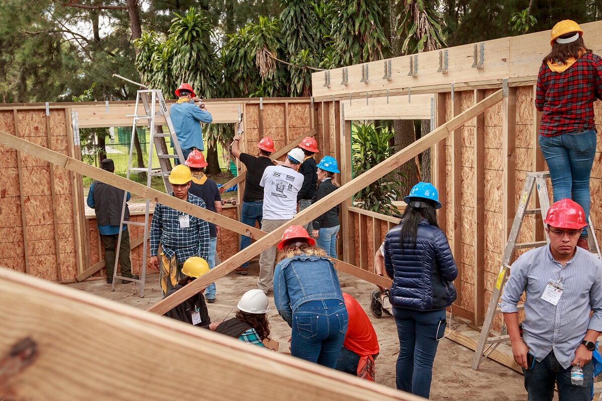 Muestran Bondades De La Madera En La Construccion De Casas Universidad De Guadalajara