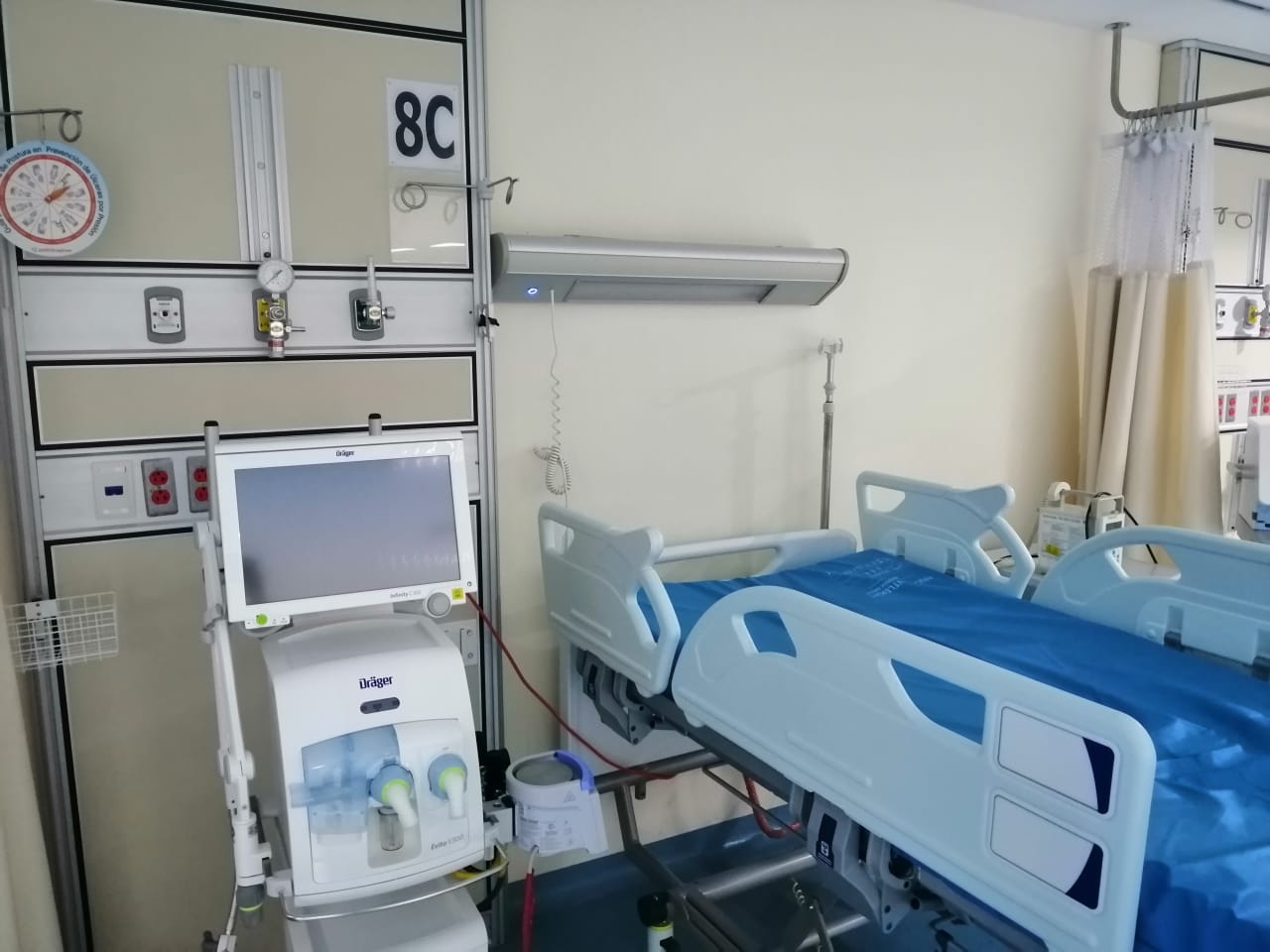 Medicos Y Enfermeros Al Pie Del Canon En Areas De Covid 19 De