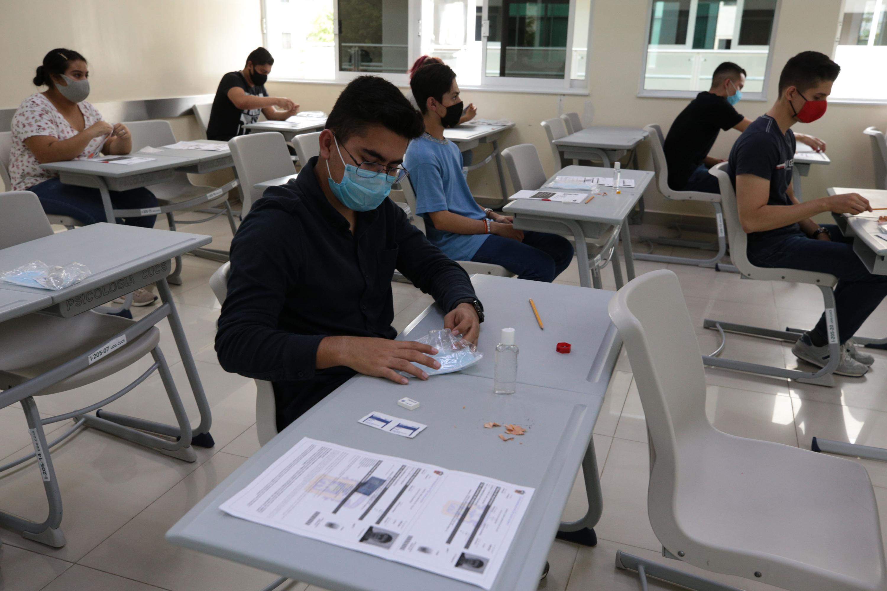 Realizan 22 mil 926 jóvenes examen de admisión a UdeG durante la