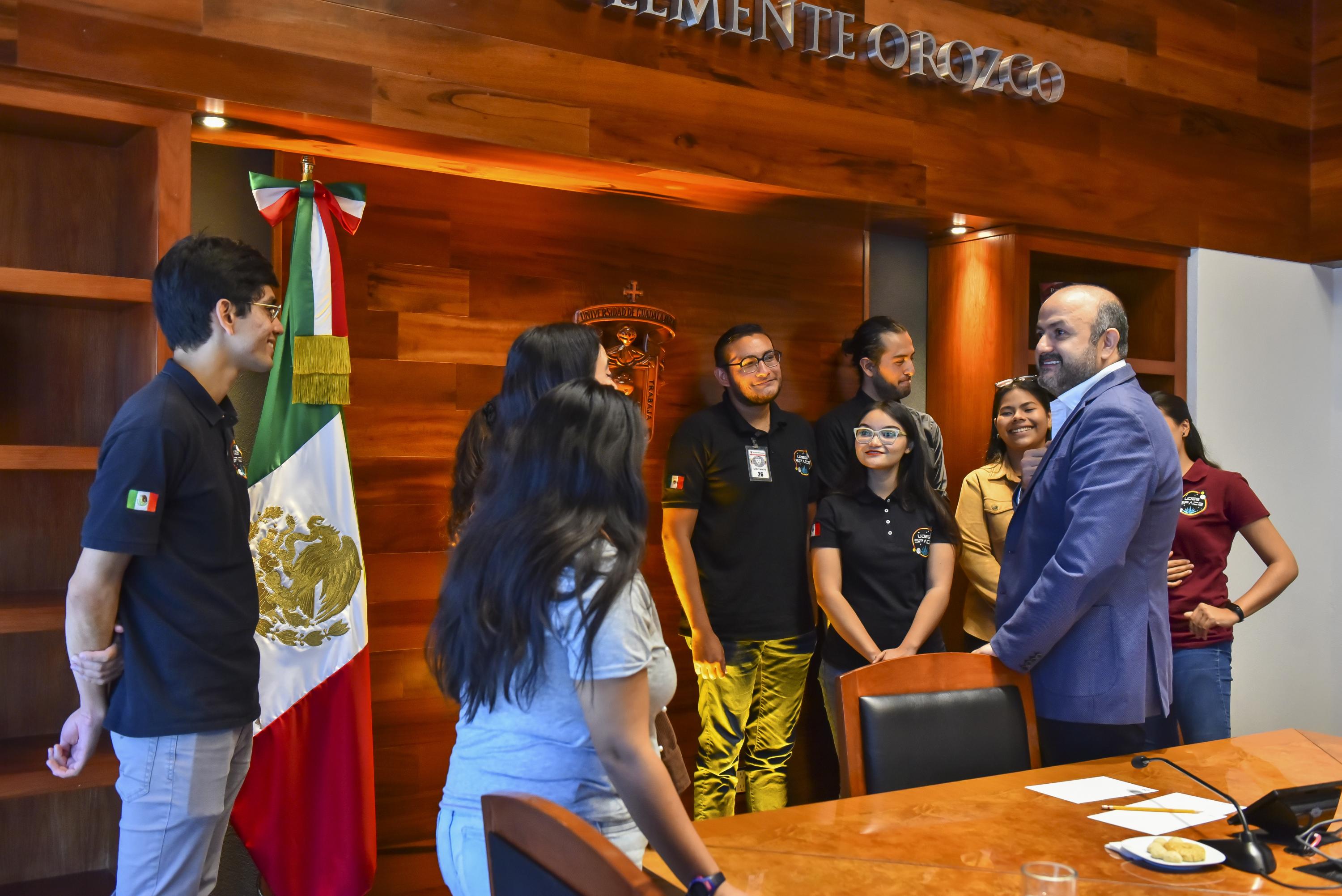 Recibe Rector General a estudiantes participantes en Congreso Internacional de Aeronáutica, celebrado en Francia