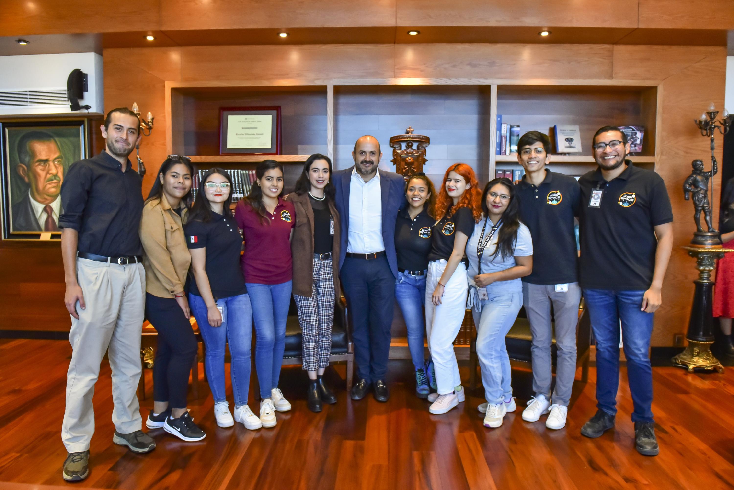 Recibe Rector General a estudiantes participantes en Congreso Internacional de Aeronáutica, celebrado en Francia