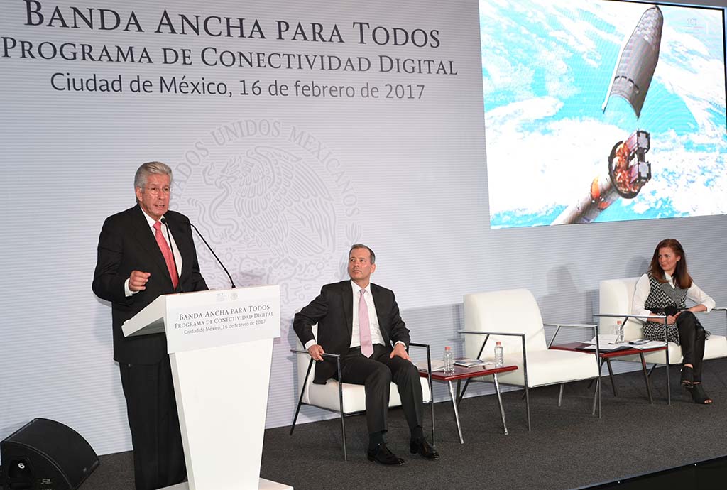 Secretario de la SCT, Gerardo Ruiz Esparza, presentando el Programa de conectividad digial