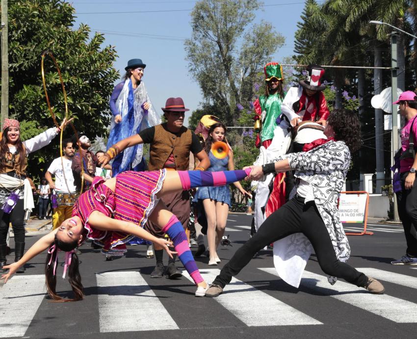 UdeG celebrará este domingo el Día Mundial del Libro con desfile de carros alegóricos