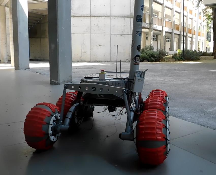 Estudiantes del CUCEI construyen prototipo de vehículo de exploración marciana