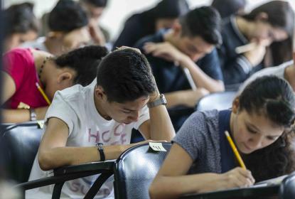 Realizan sin contratiempos más de 32 mil jóvenes su examen de admisión a preparatorias de la UdeG