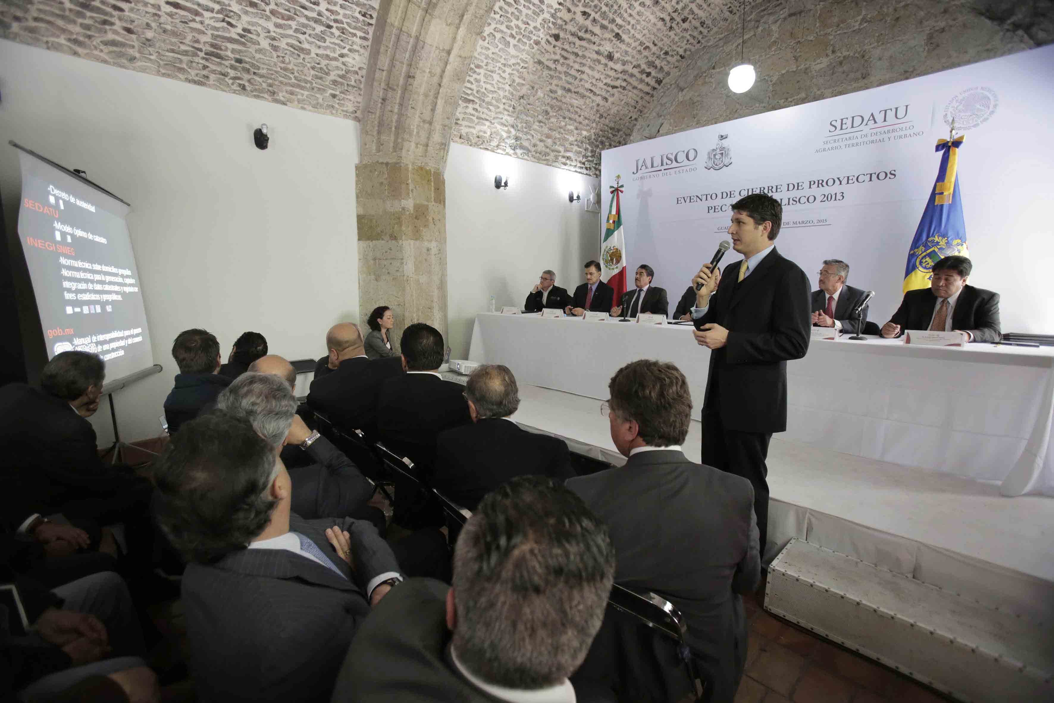 Recibe UdeG título de expropiación de los terrenos para