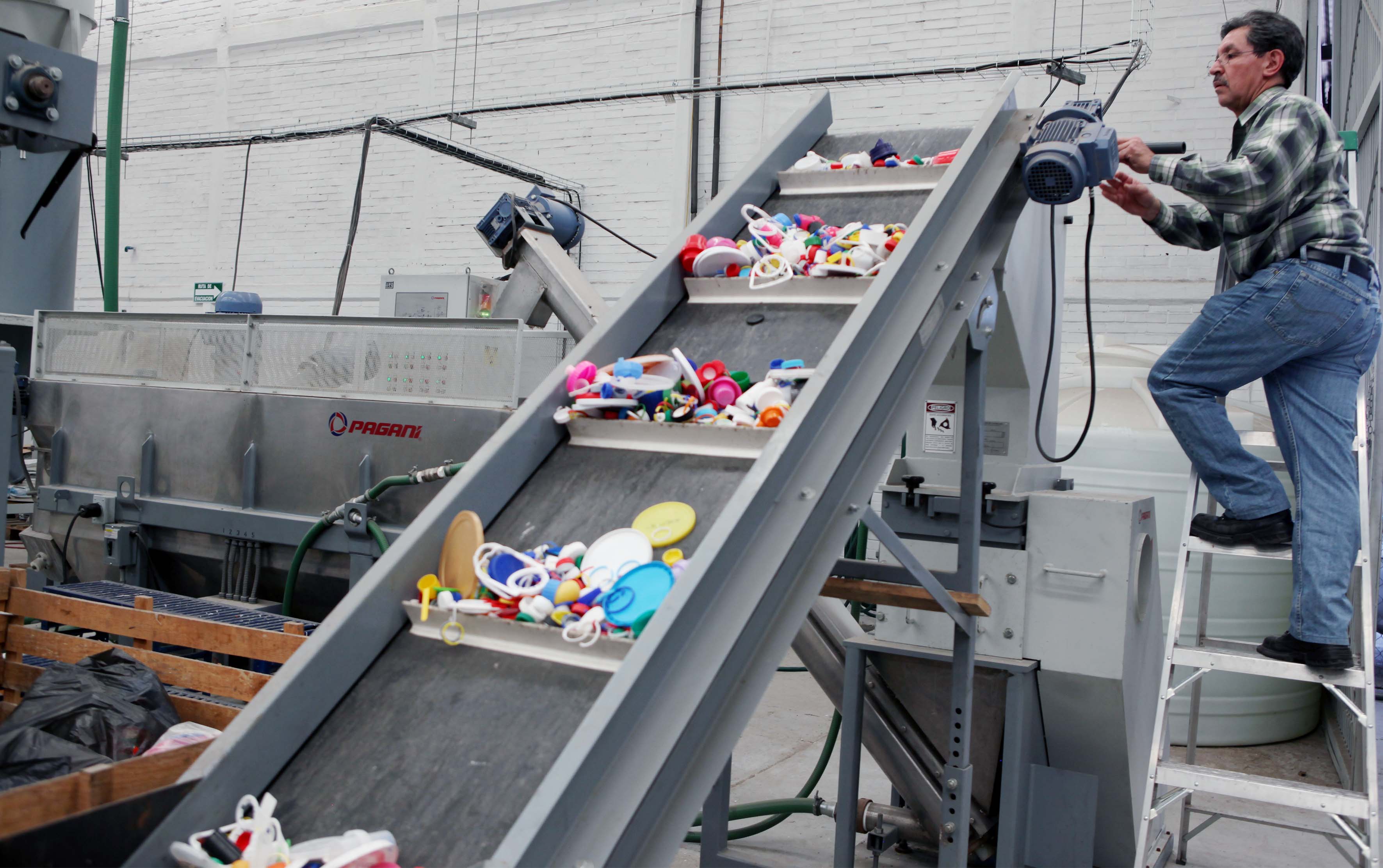 Maquina de reciclado con material