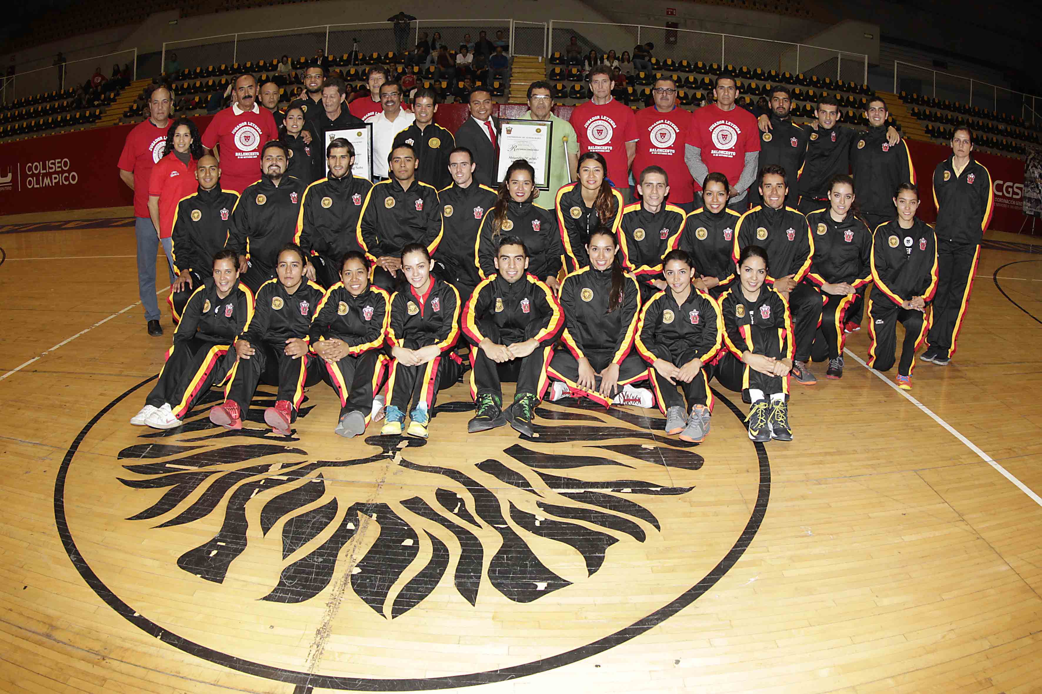 Leones Negros de basquetbol homenajean a sus ídolos y presentan uniforme |  Universidad de Guadalajara