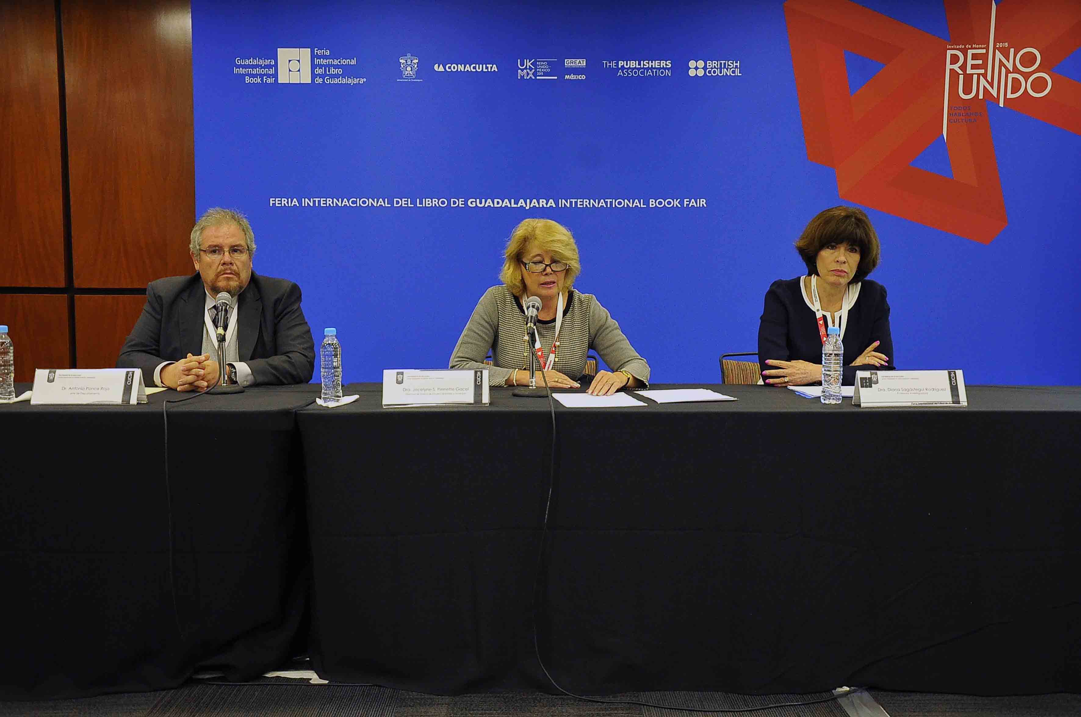 Panelistas de la inauguración del XIX Encuentro Internacional de Investigación Educativa, organizado por el Centro Universitario de Ciencias Sociales y Humanidades (CUCSH)
