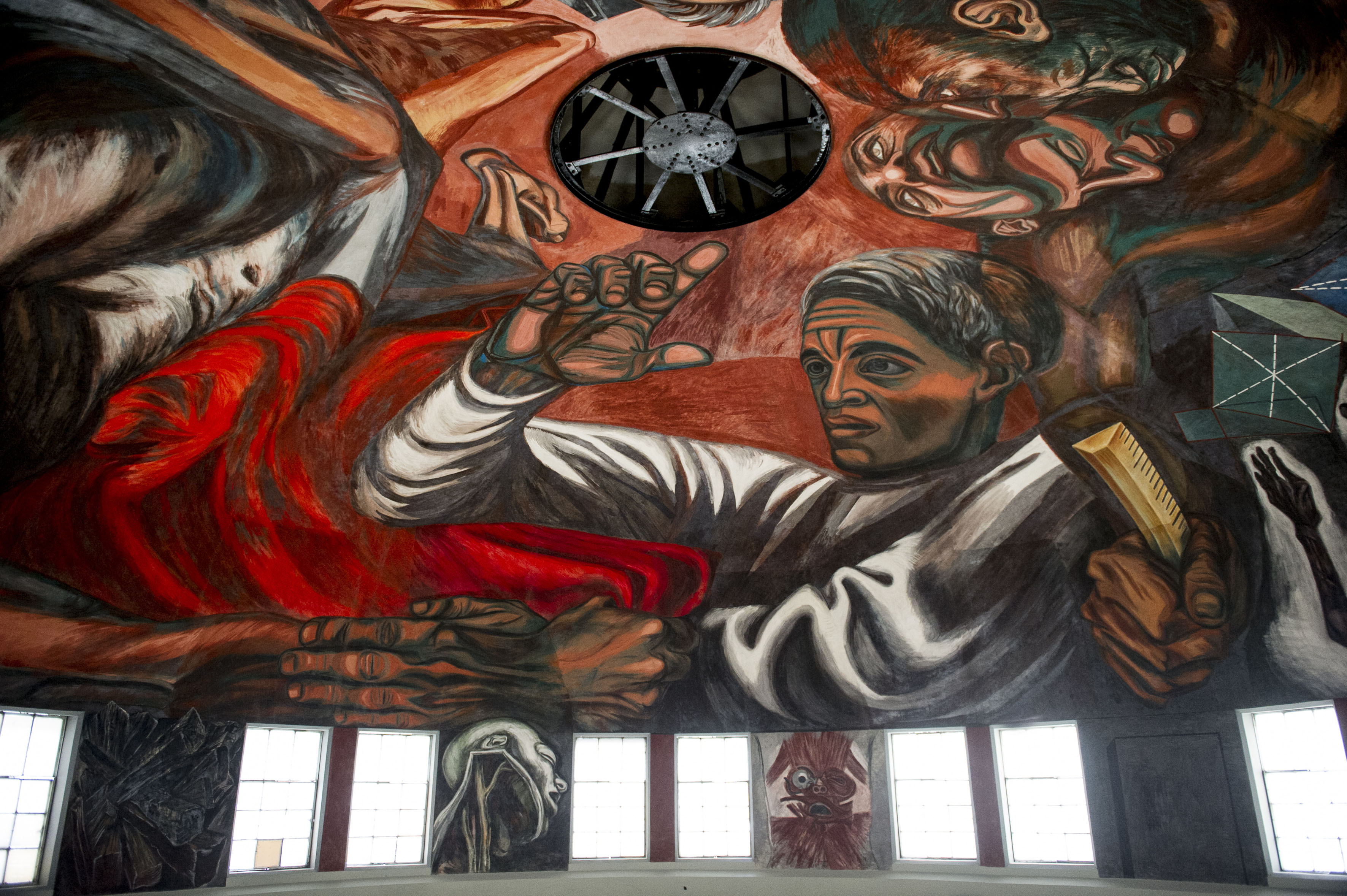 Mural "El hombre creador y rebelde" de José Clemente Orozco, restaurado.