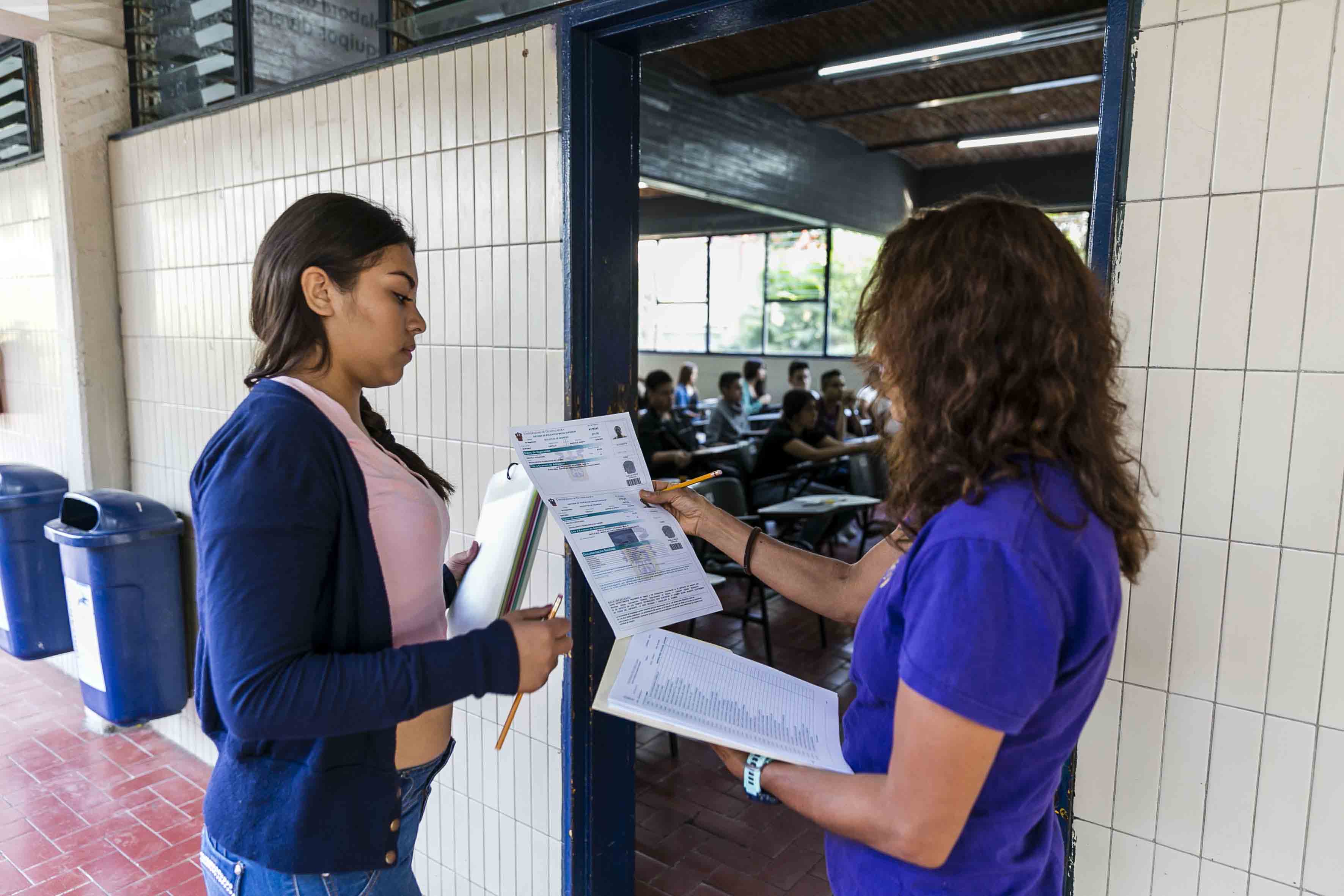 Más de 45 mil aspirantes a estudiar preparatoria presentaron el examen