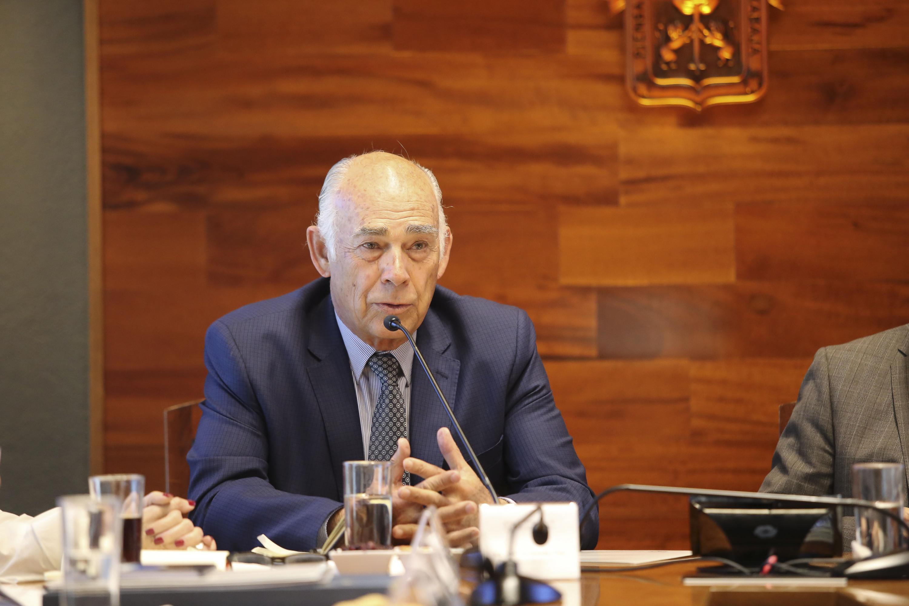 Presidente de FEJAL, ingeniero José Luis González Íñigo; haciendo uso de la palabra.