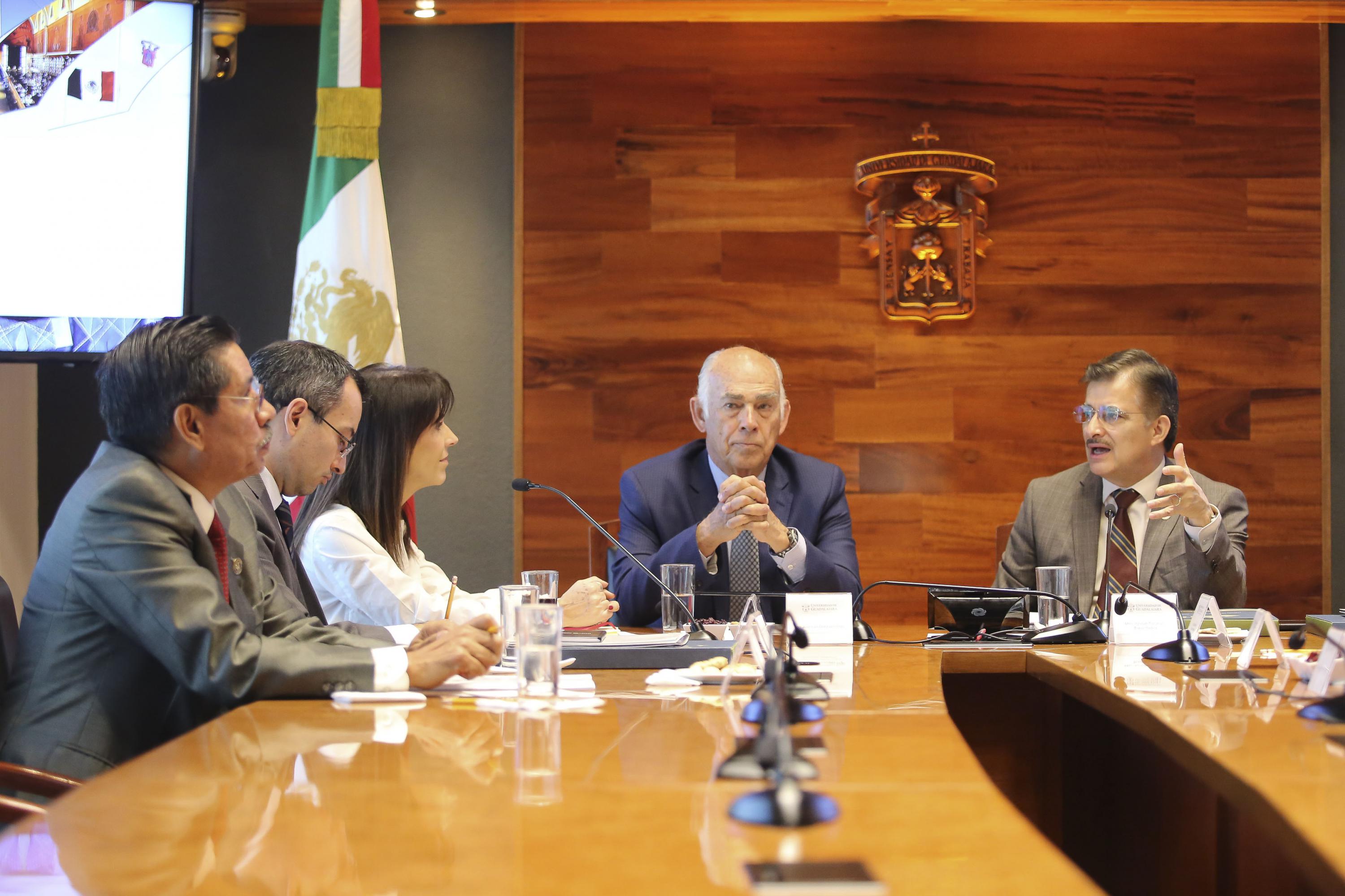 Reunión llevada a cabo en instalaciones de Rectoría General de la Universidad de Guadalajara para firma del convenio de colaboración académica con FEJAL.