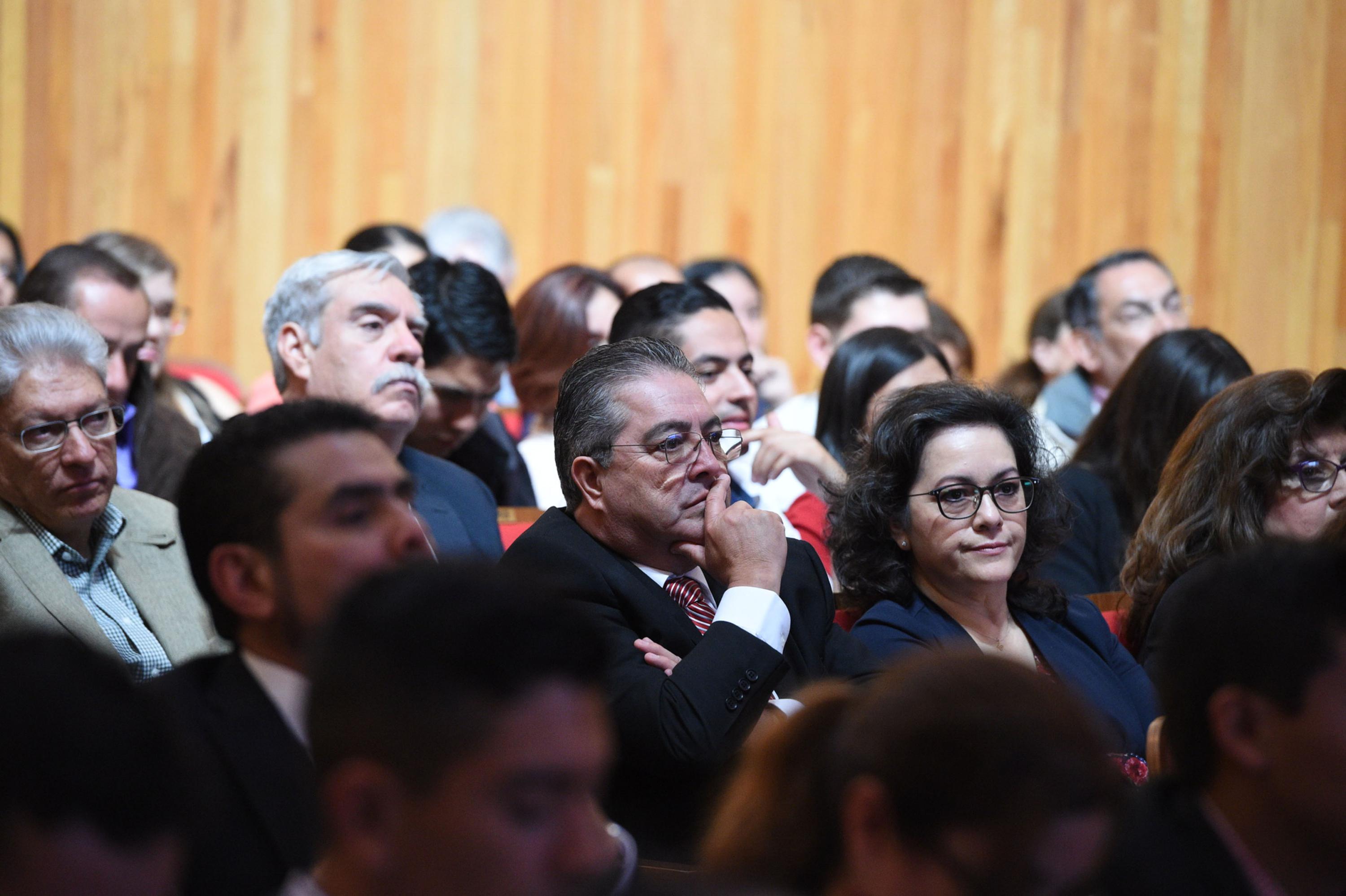Doctor Carlos Beas Zárate, Rector del CUCBA y demás miembros del Consejo General Universitario asistentes a Sesión ordinaria.