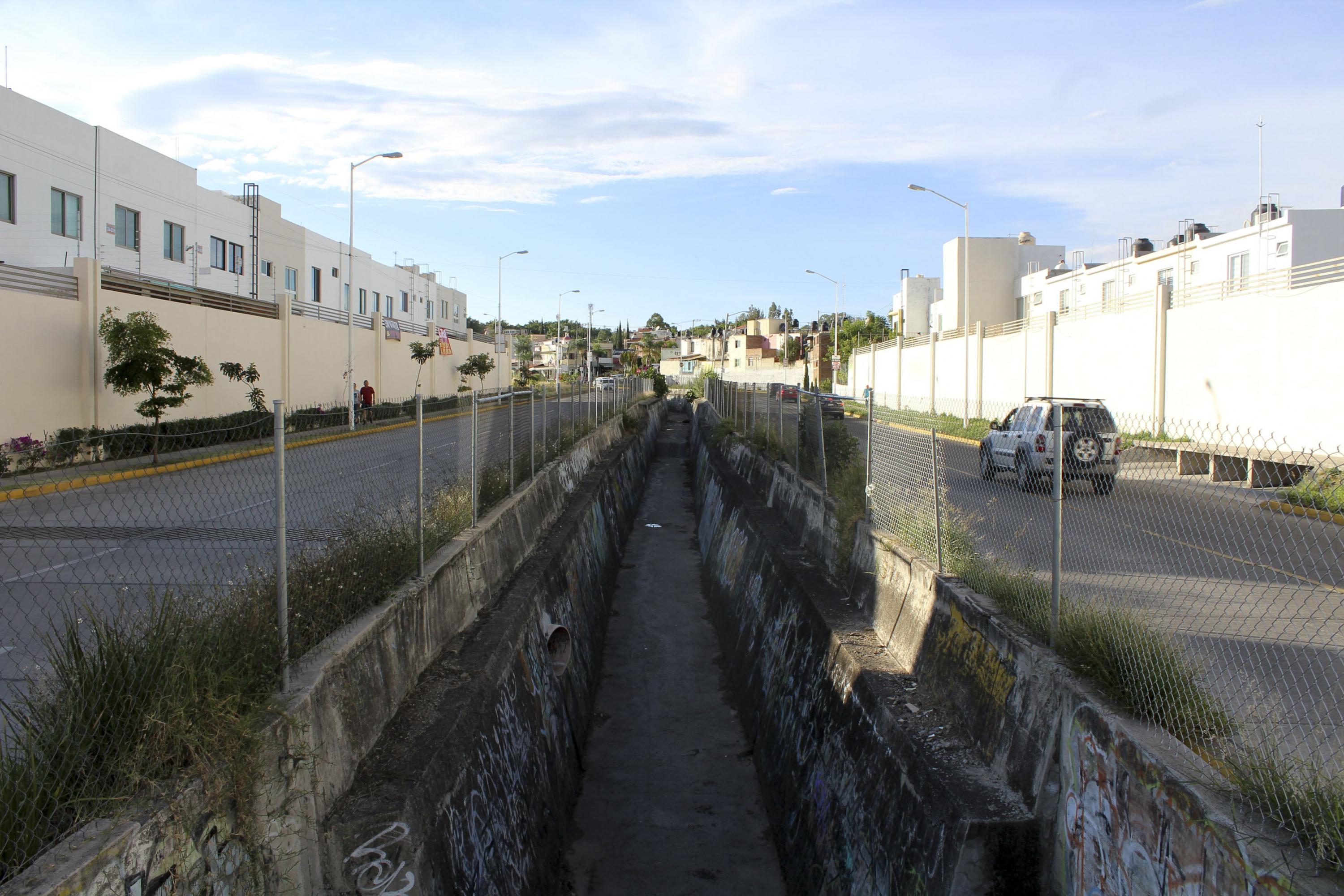 Canal de aguas pluviales en la colonia La Martinica