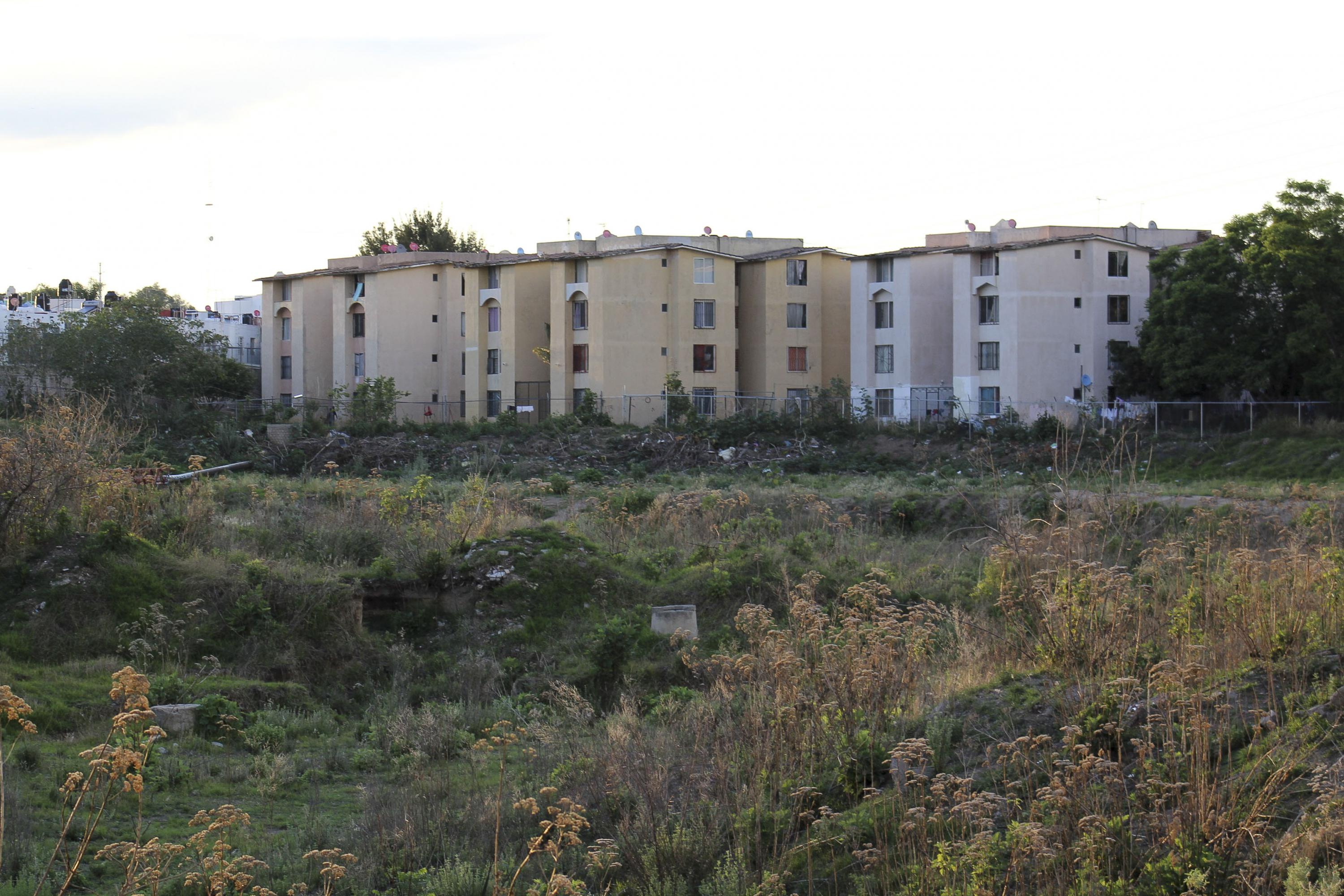 Edificios populares aparentemente abandonados