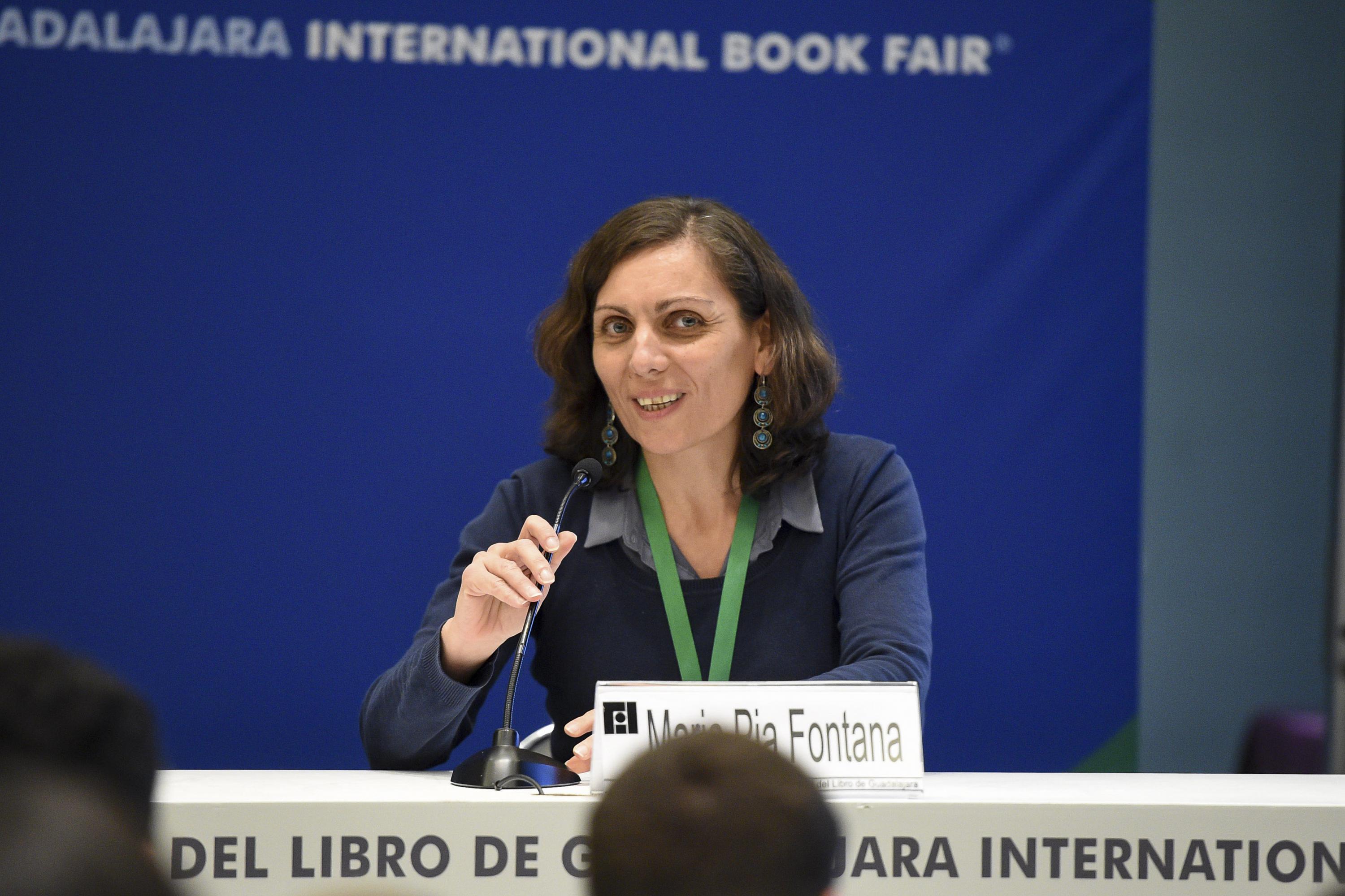 Maria Pia Fontana hablandop desde el presidium