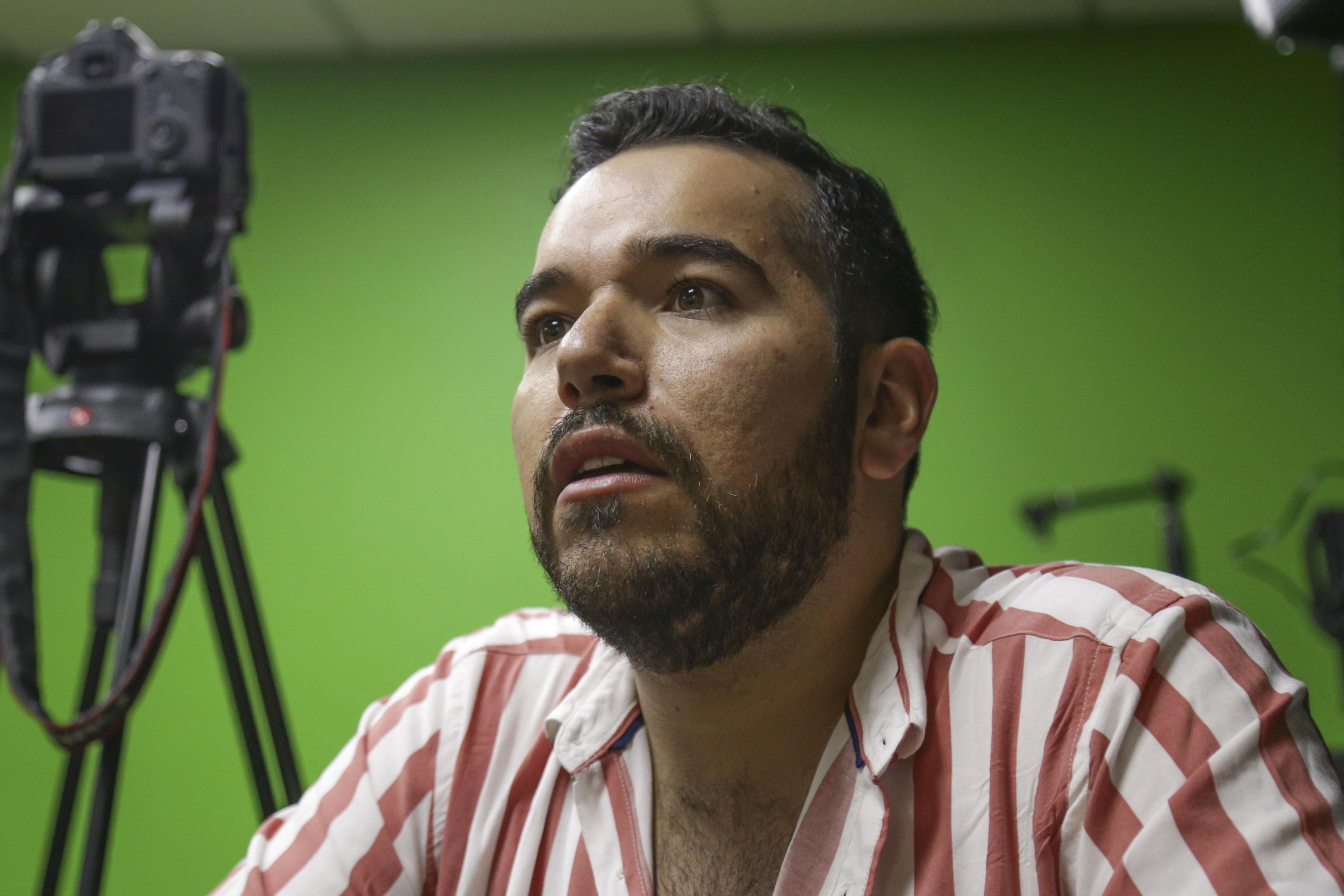Juan Roberto Hernández Villalobos, licenciado en Comunicación Pública del CUCSH, haciendo uso de la palabra.
