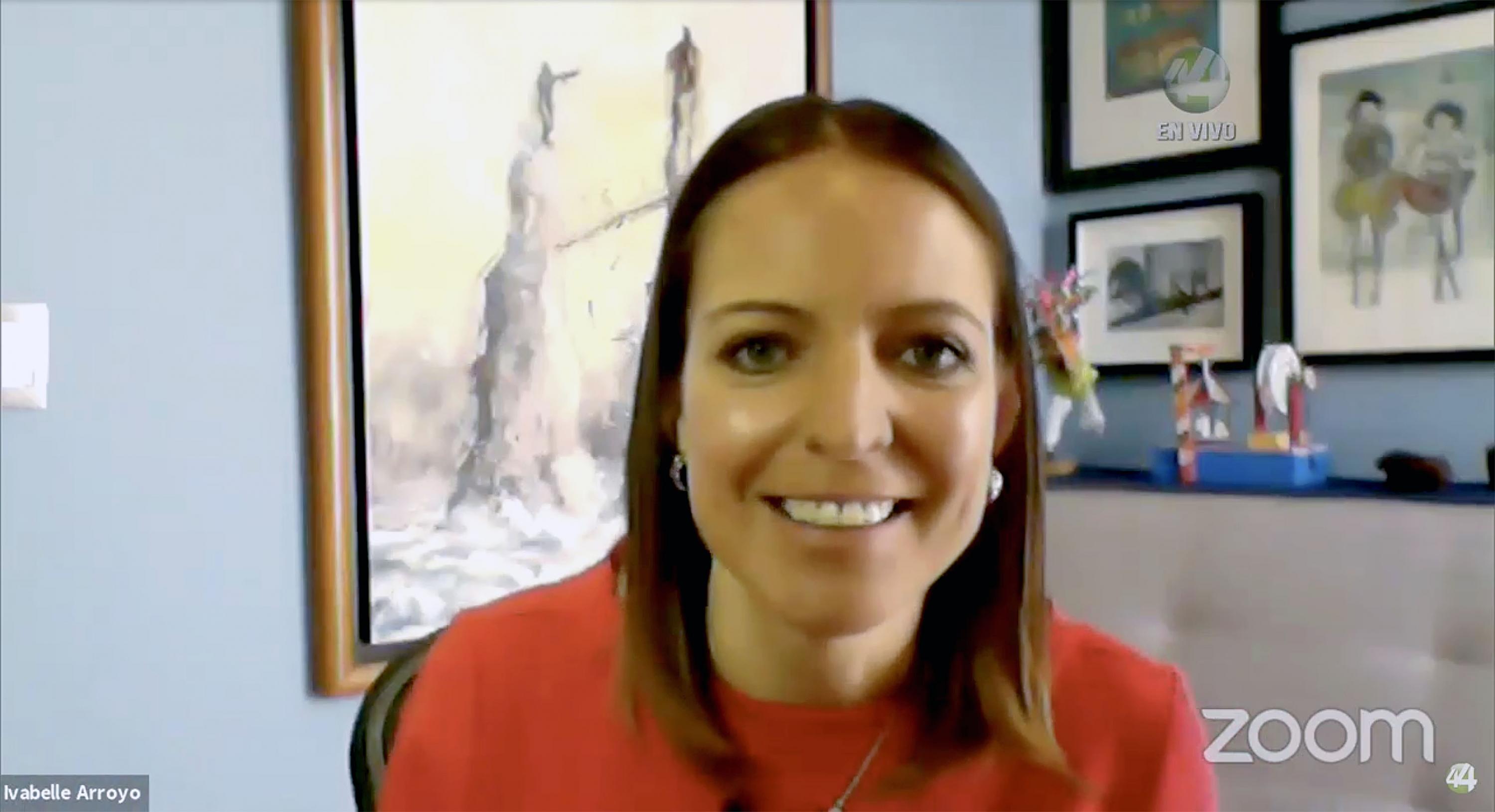 La moderadora del webinar, la periodista Ivabelle Arroyo