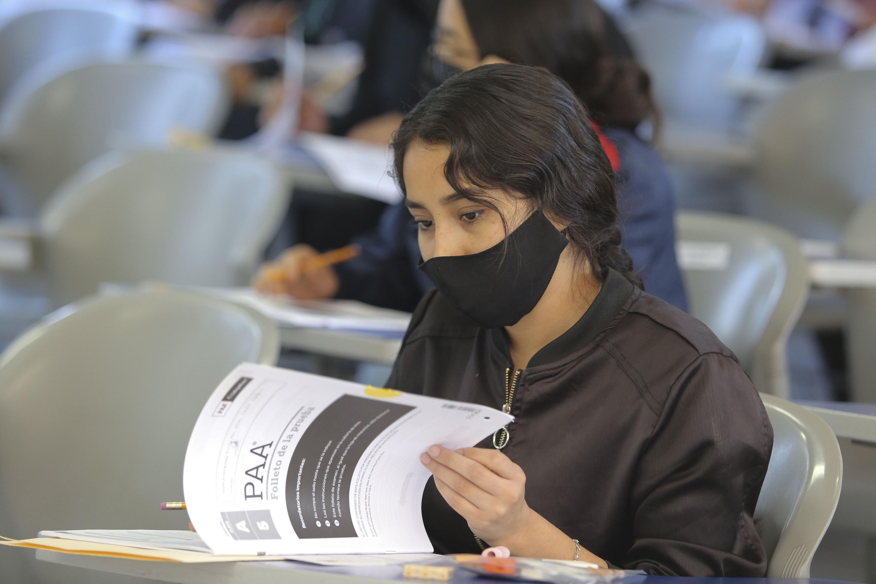 Asisten más de 96 por ciento de los aspirantes a examen de admisión de