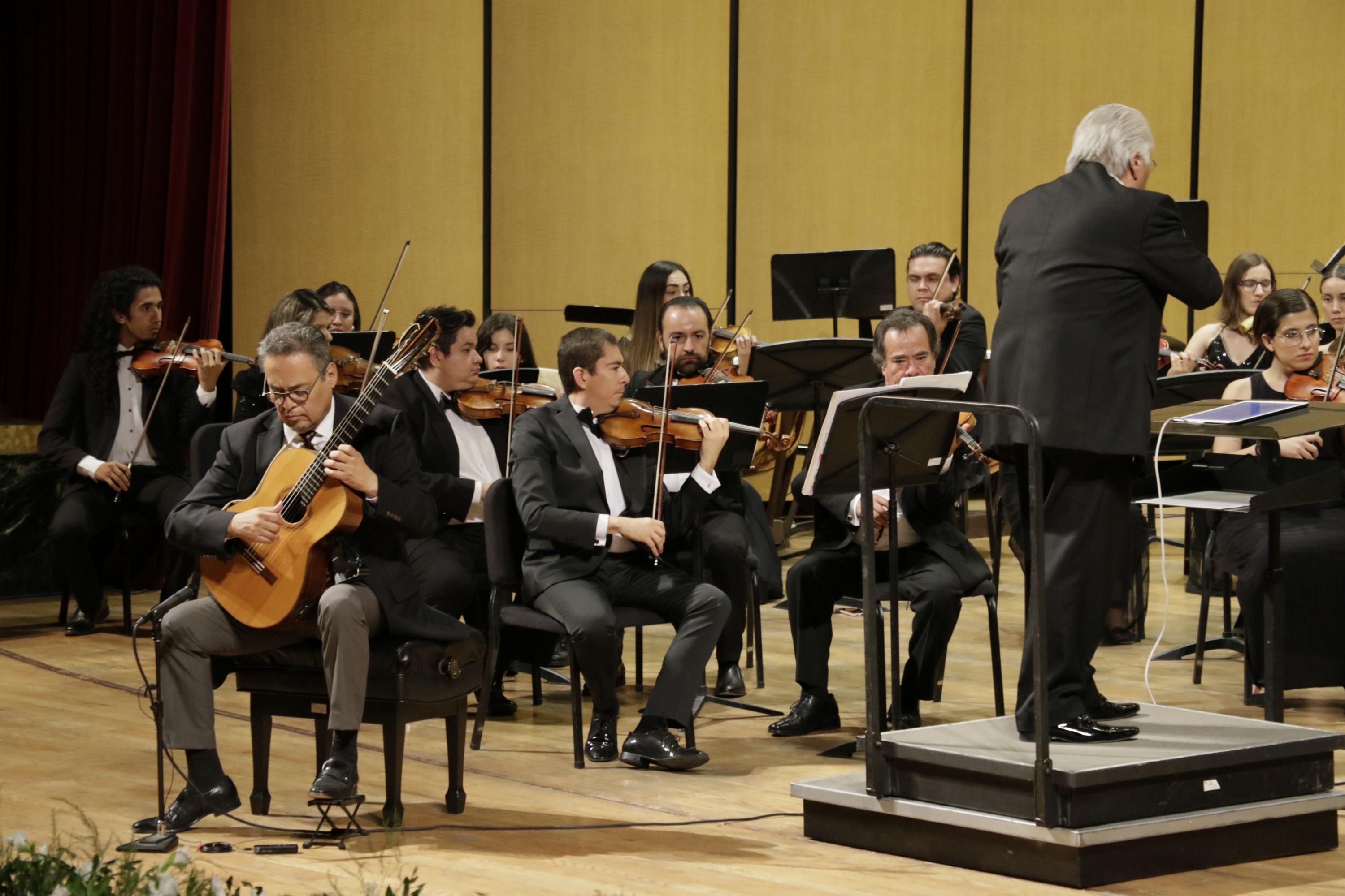 Homenajean a egresado de la carrera de Música de la UdeG por 50 años de  trayectoria | Universidad de Guadalajara