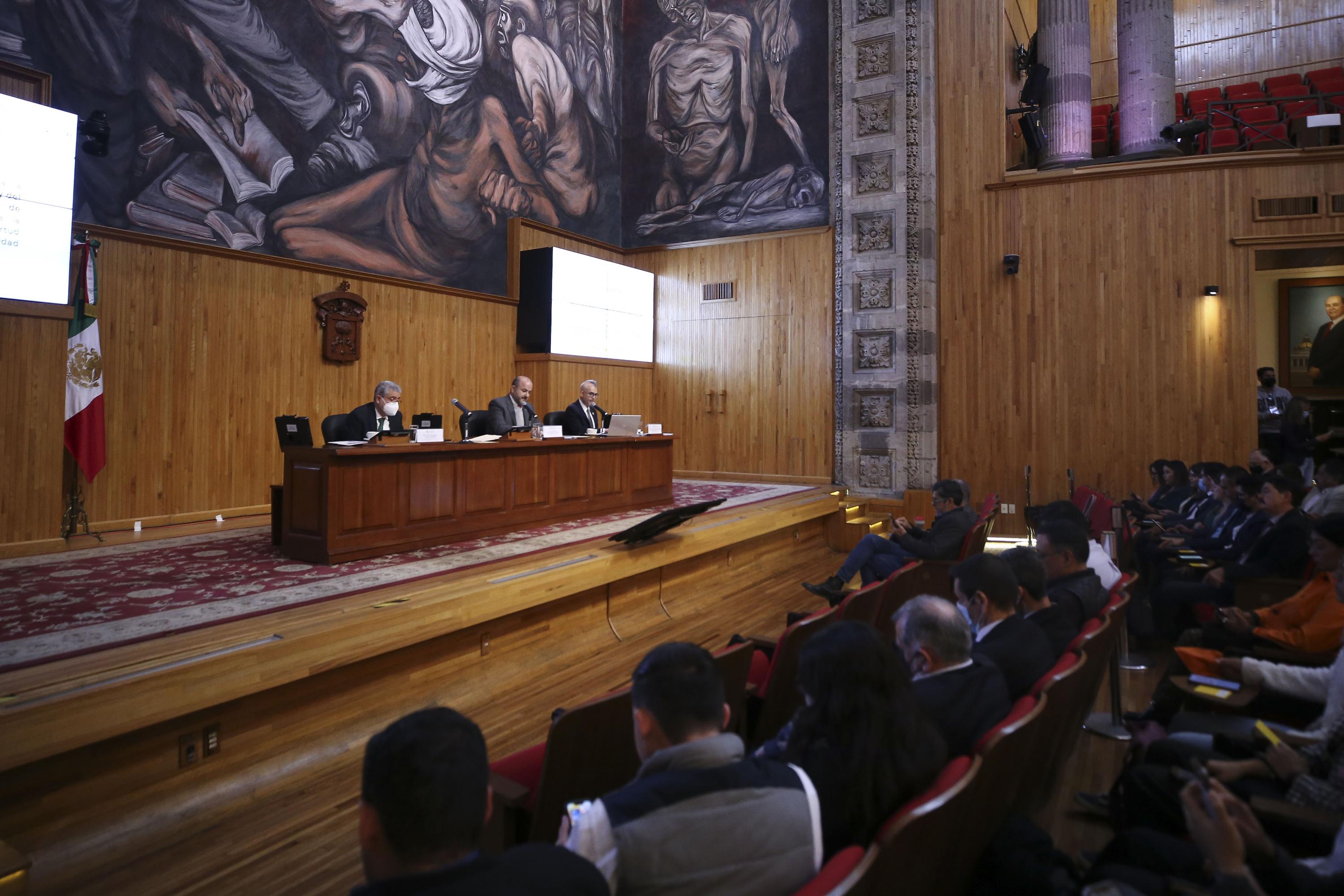 Este presupuesto no sólo carece de los mil 100 millones de pesos de rezago que tiene el Gobierno de Jalisco con la UdeG, sino tiene 37 millones de pesos menos por el castigo del Gobernador a la UdeG debido a sus marchas de protesta