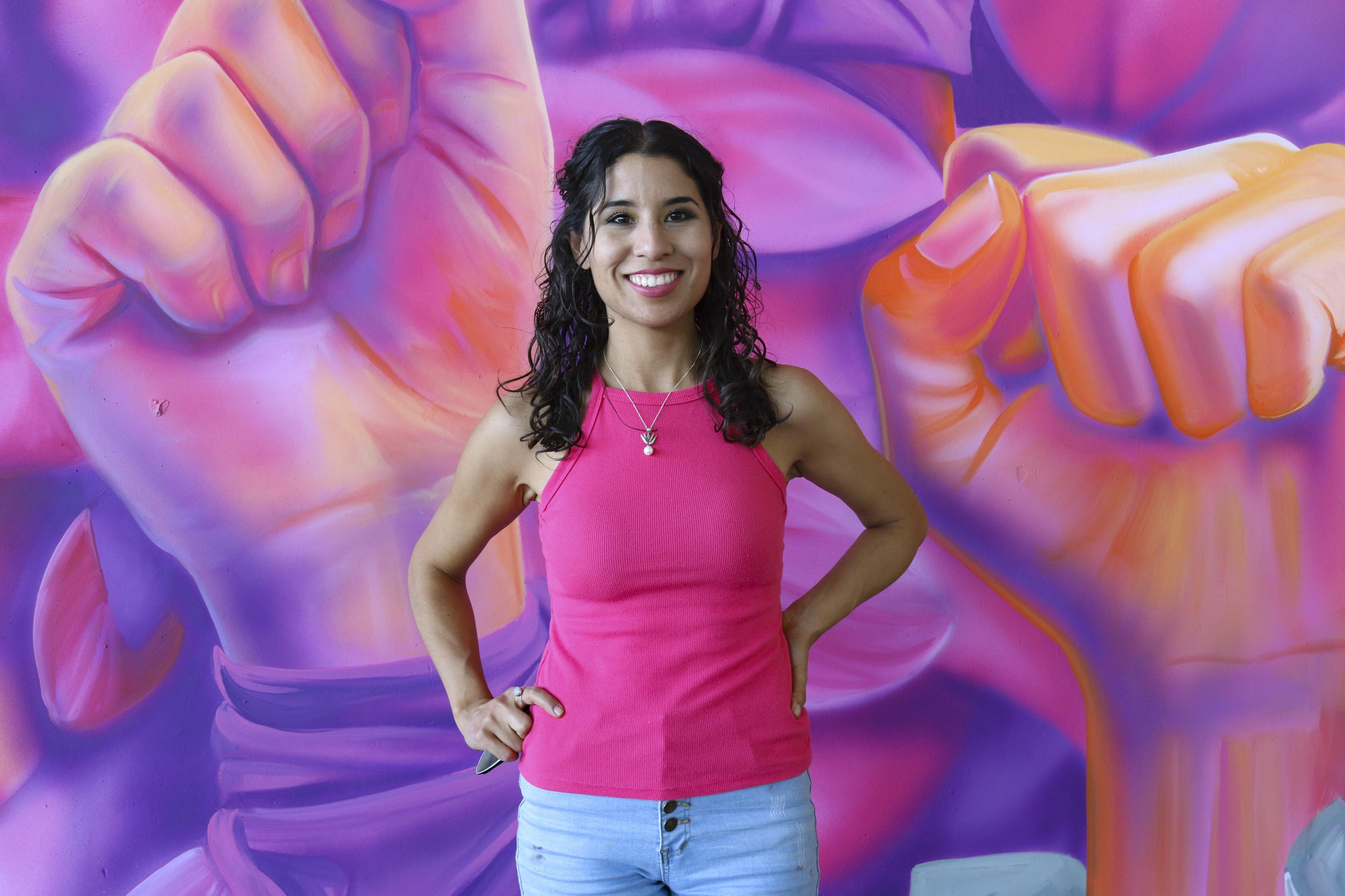 Adry del Rocío recibió el Mayor’s Urban Design Award en la terna de Arte público, por la obra “Nuestra fuerza colectiva no tiene fronteras” 