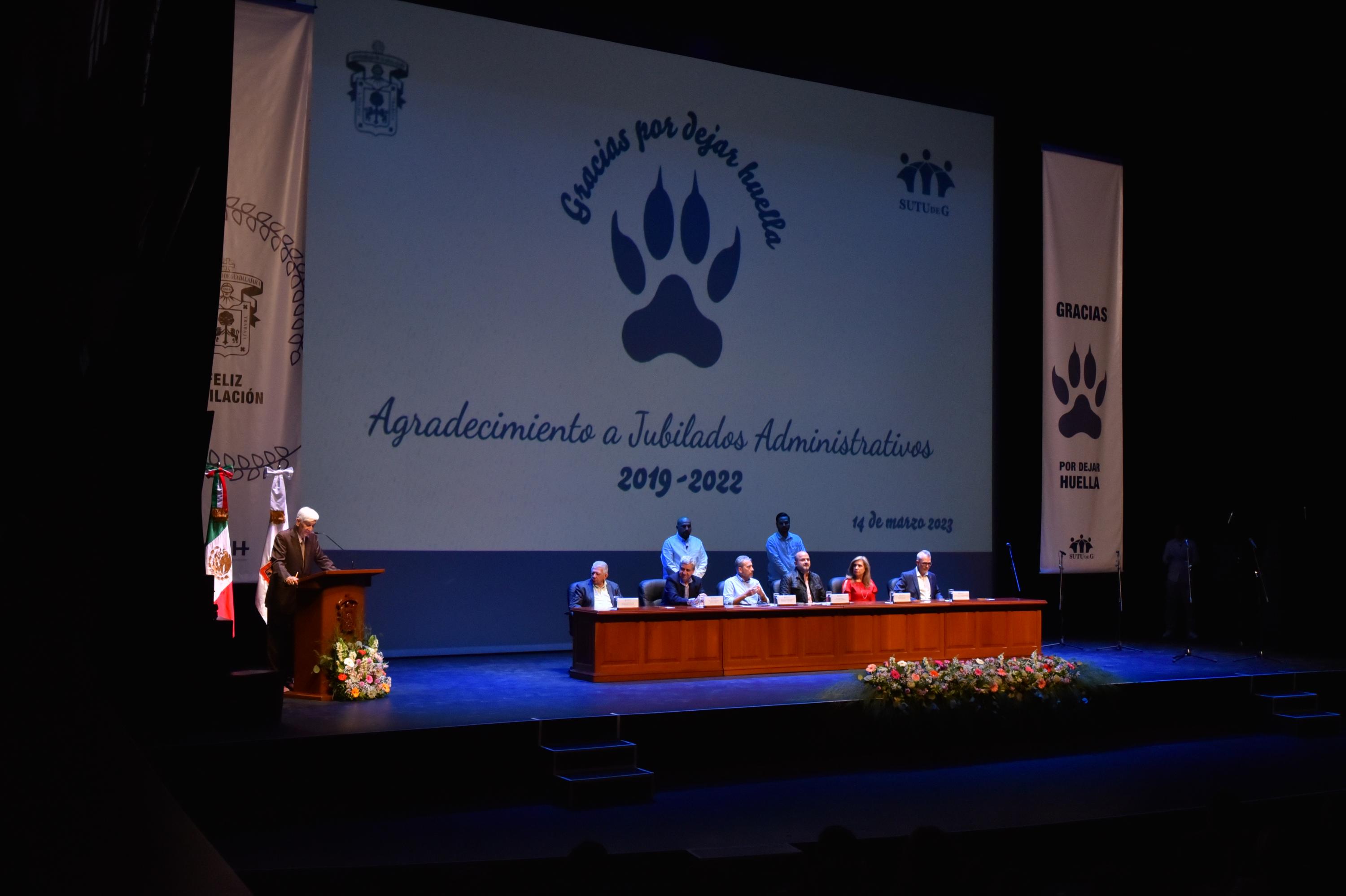 En una ceremonia emotiva en el Conjunto Santander, fueron reconocidos 340 jubilados, quienes construyeron la universidad de los últimos 30 años