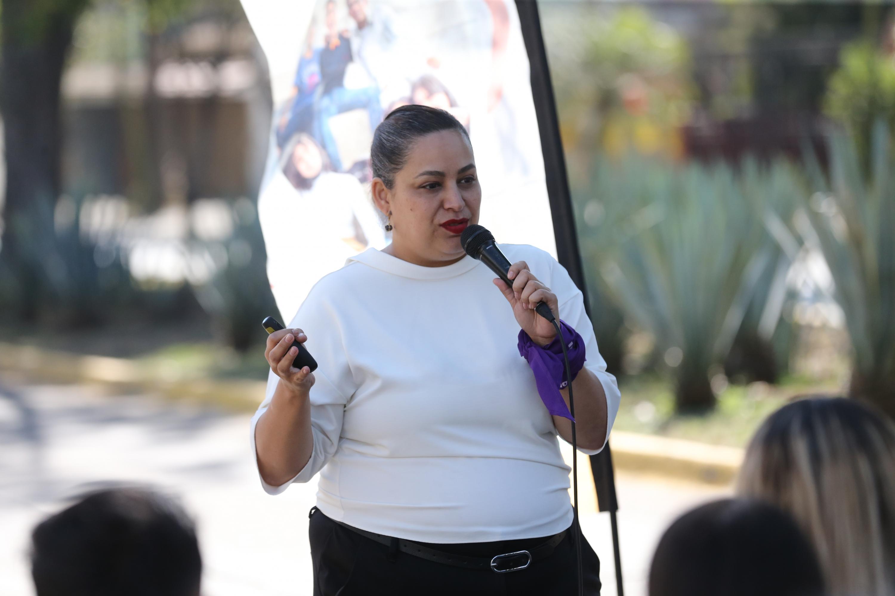 La Directora del Festival Internacional de Cine en Guadalajara, dictó la “master class” 22 afuera de Casa Jalisco