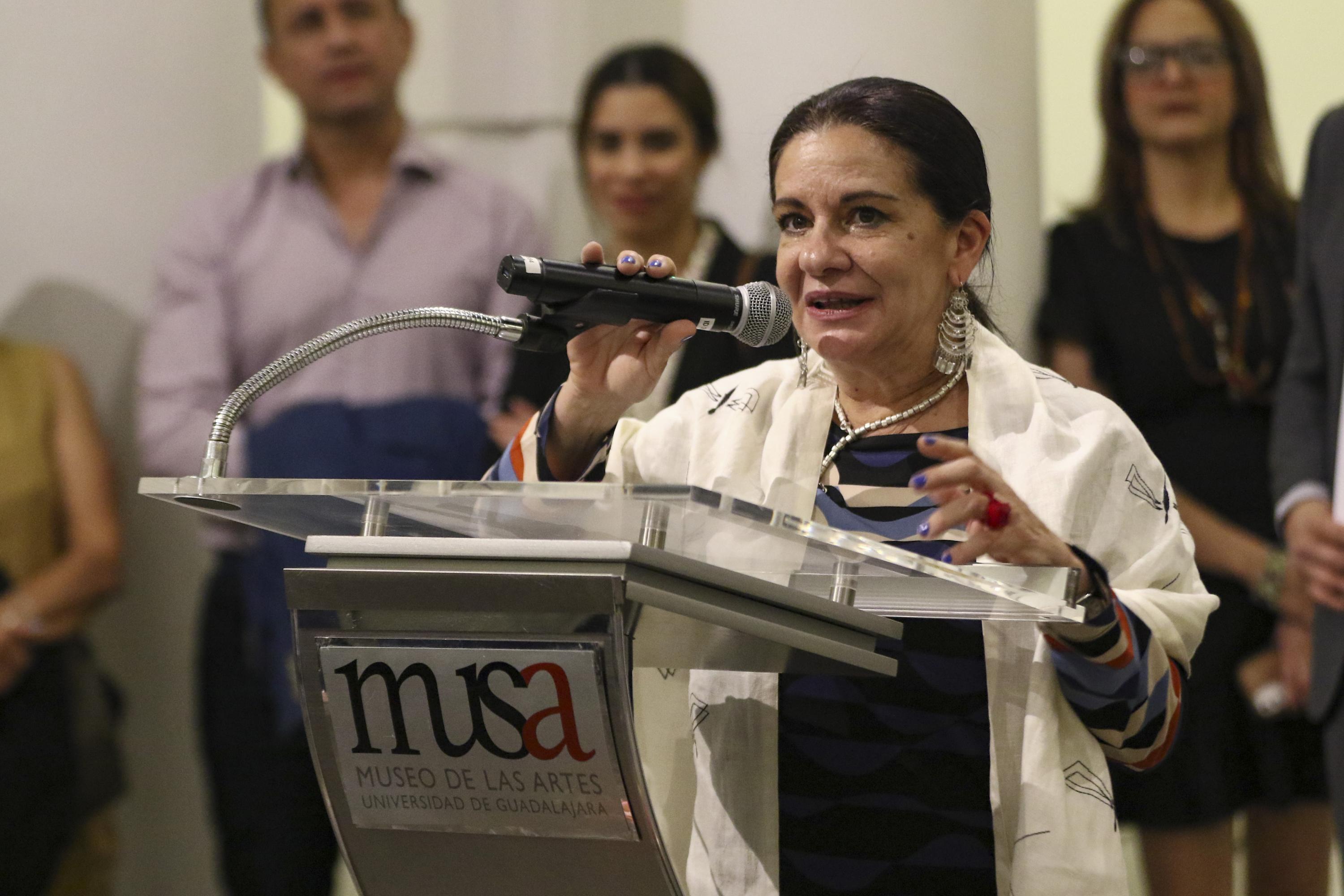 Previo a la inauguración de la muestra “Kahlo sin fronteras”, la curadora y sobrina nieta de la pintora impartió una conferencia
