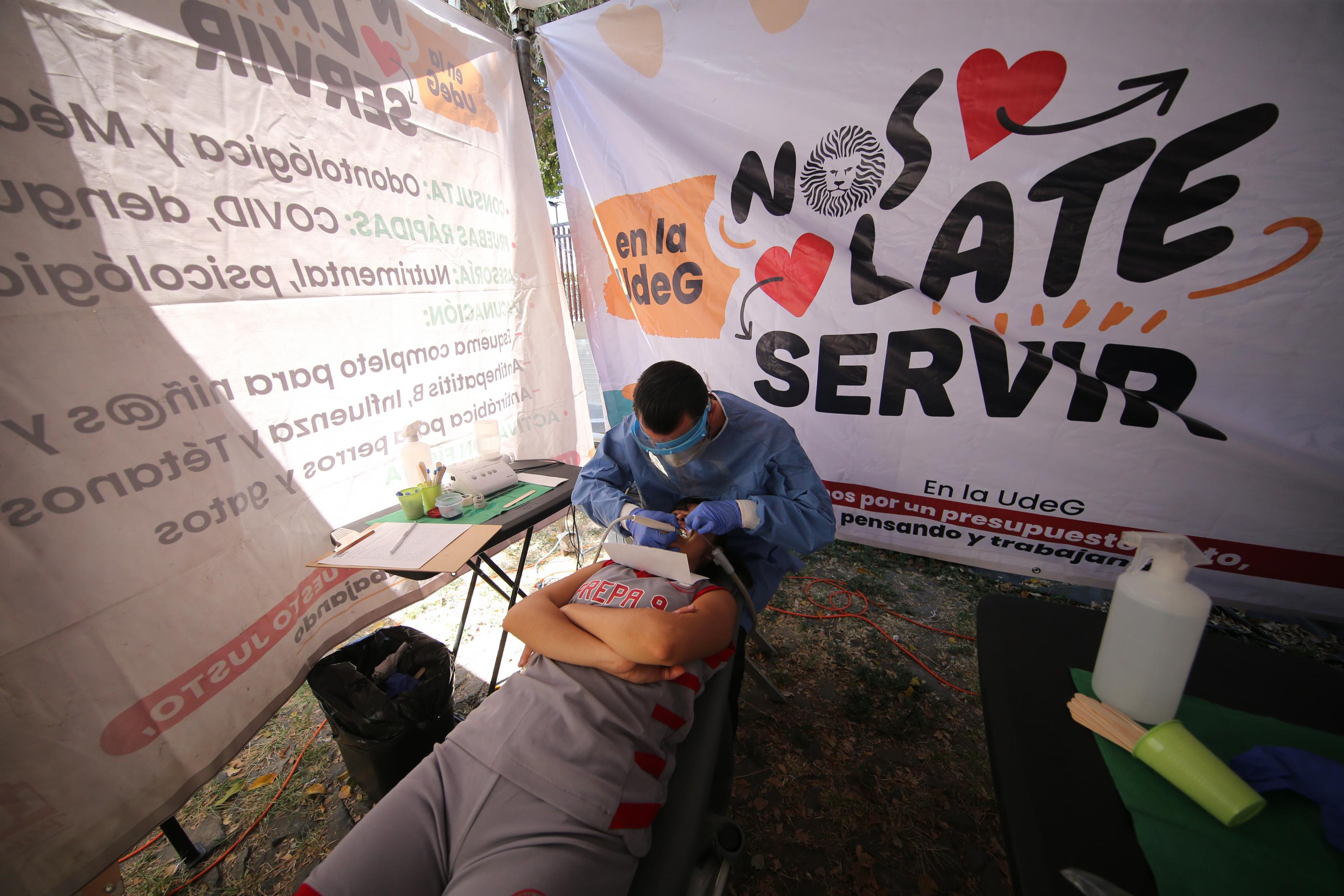 Estudiantes de la UdeG colaboran con asesorías médicas, contables y legales a vecinos del Sur de Zapopan