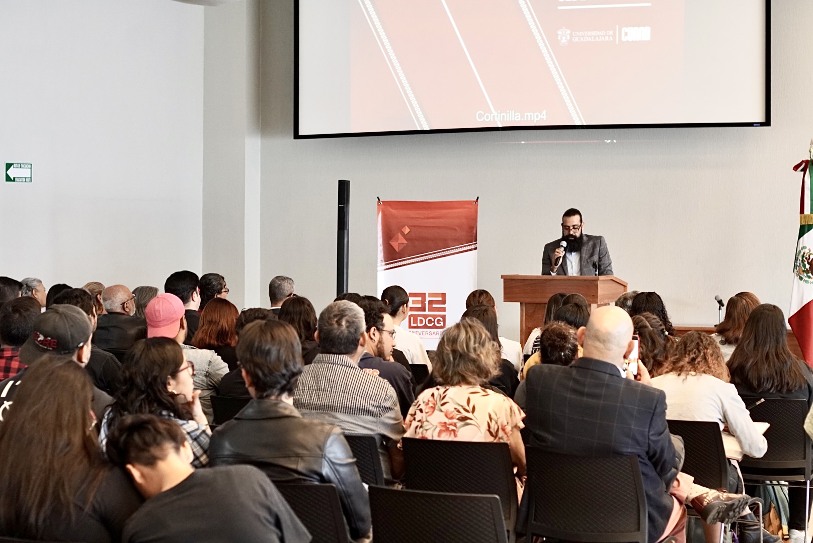 Invitan a estudiantes a que diseñen un cartel conmemorativo