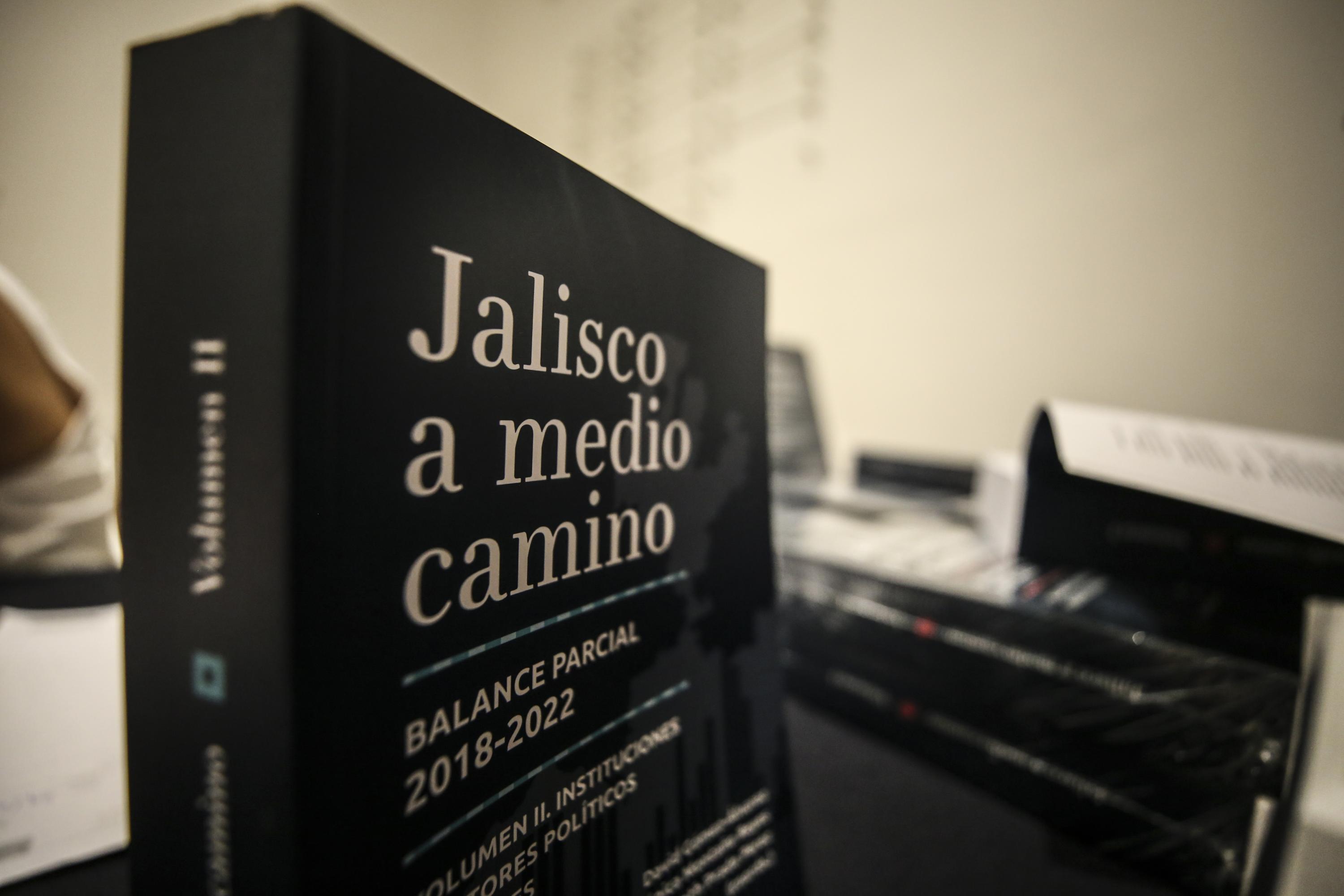 Frank Worthley Eclipse solar Abundante Presentan dos volúmenes del libro “Jalisco a medio camino. Balance parcial  2018-2022” | Universidad de Guadalajara