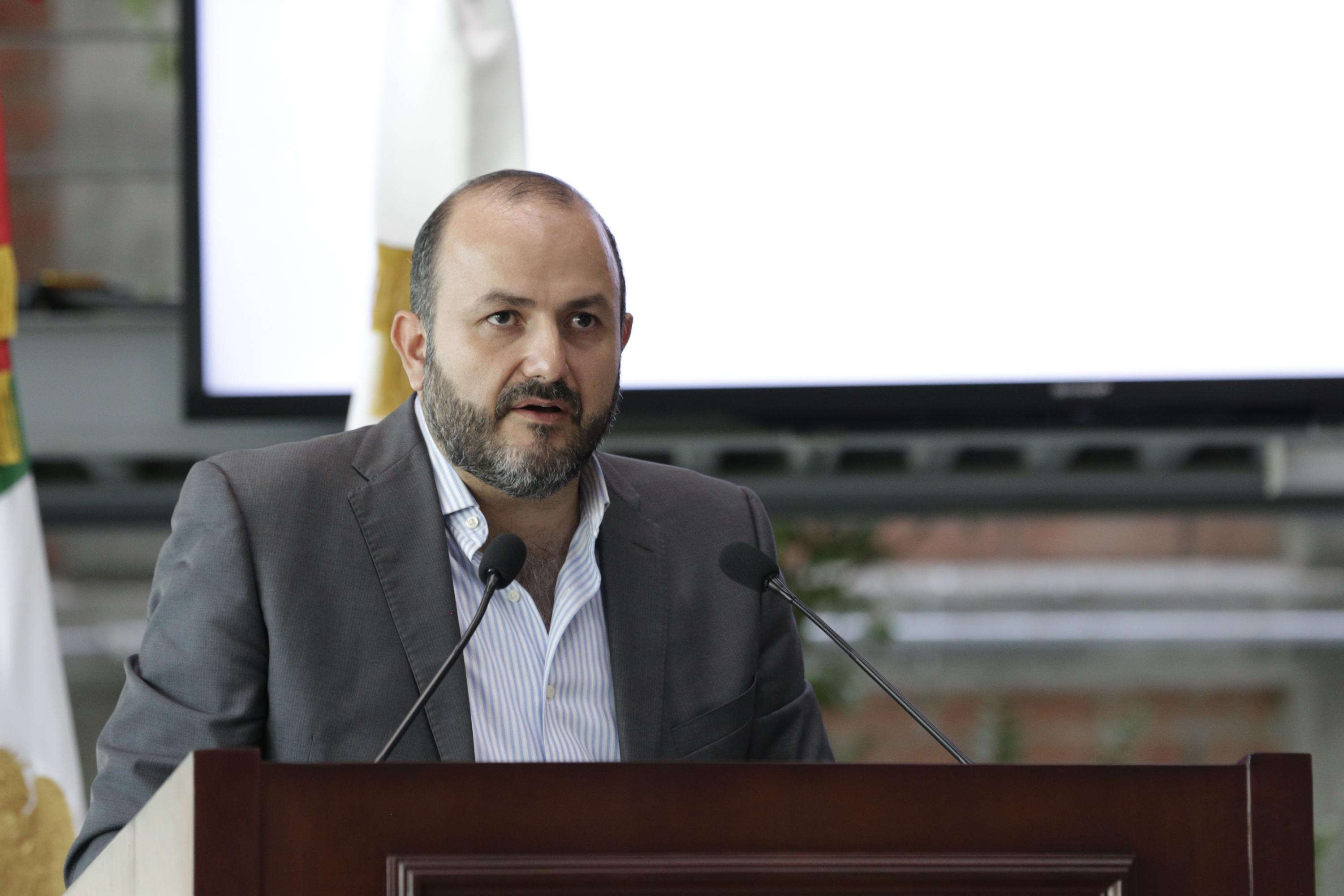 Rector General de la Universidad de Guadalajara, doctor Ricardo Villanueva Lomelí, en uso de la palabra
