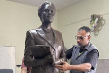 Irene Robledo, la primera mujer en la Explanada de UdeG a 100 años de su Refundación