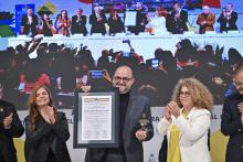 Rectora General entrega presea especial “Raúl Padilla López” a Ricardo Villanueva