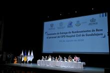 Rectora General entrega nombramientos de base a personal médico, técnico y de servicio del HCG