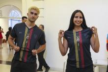 Presentan jersey y medalla de la décima carrera Leones negros Red Cola 2026