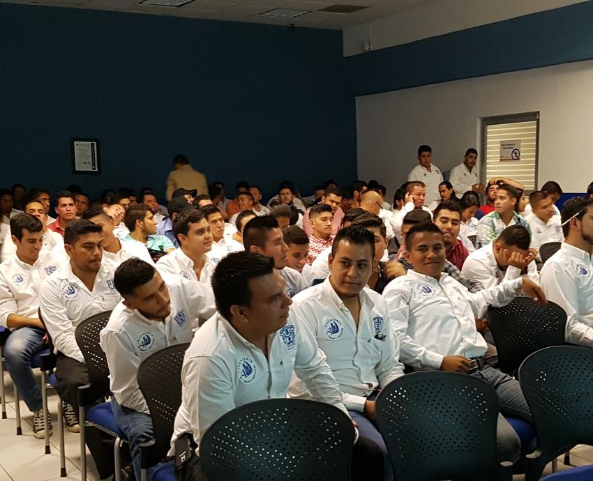 Acreditan como programa de calidad la carrera de Ingeniería en Obras y Servicios del CUCSur