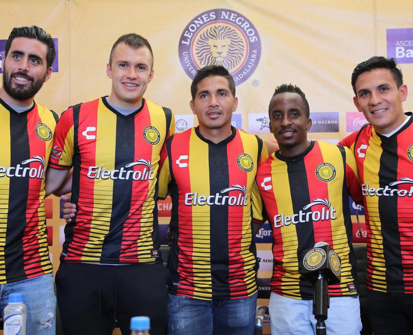 Presenta Leones Negros a sus refuerzos