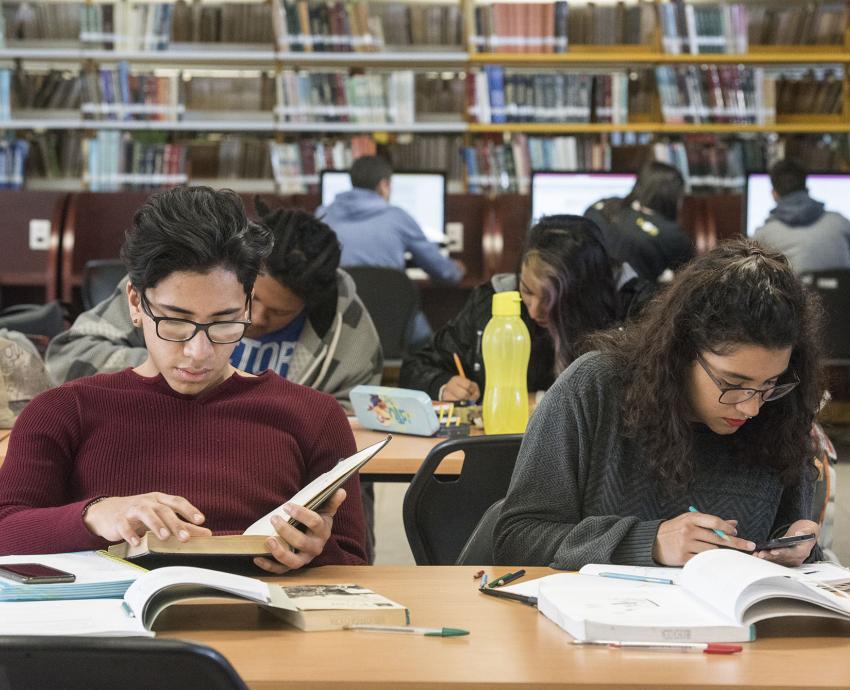 Estudiantes de UdeG podrán hacer prácticas profesionales con la AMCHAM 