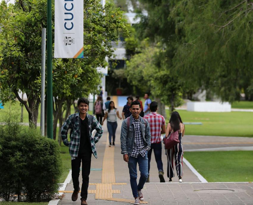 UdeG, la institución pública en el país con más estudiantes premiados por examen Ceneval