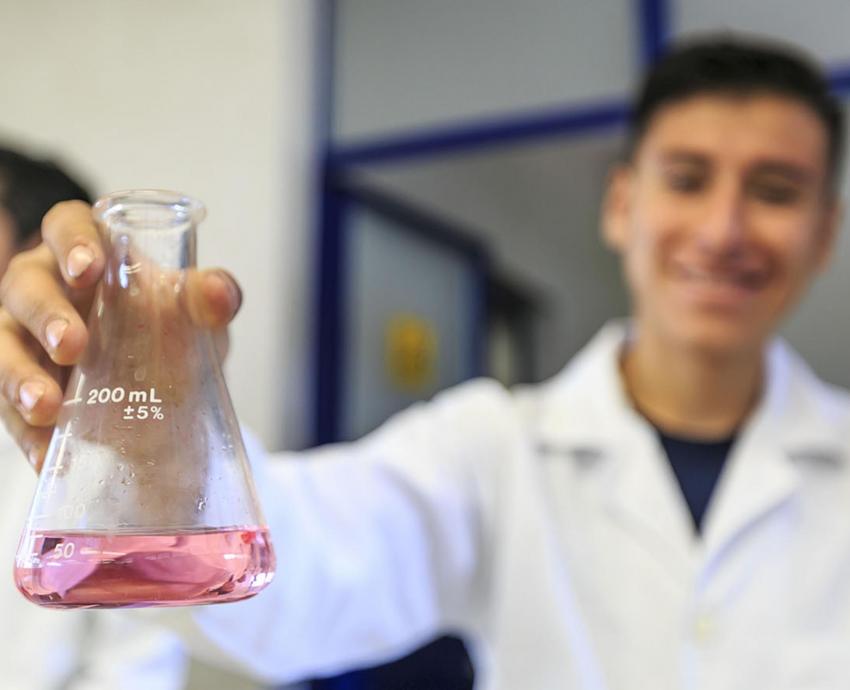 Obtiene delegación de estudiantes del SEMS un tercer lugar en torneo de Química realizado en Ucrania